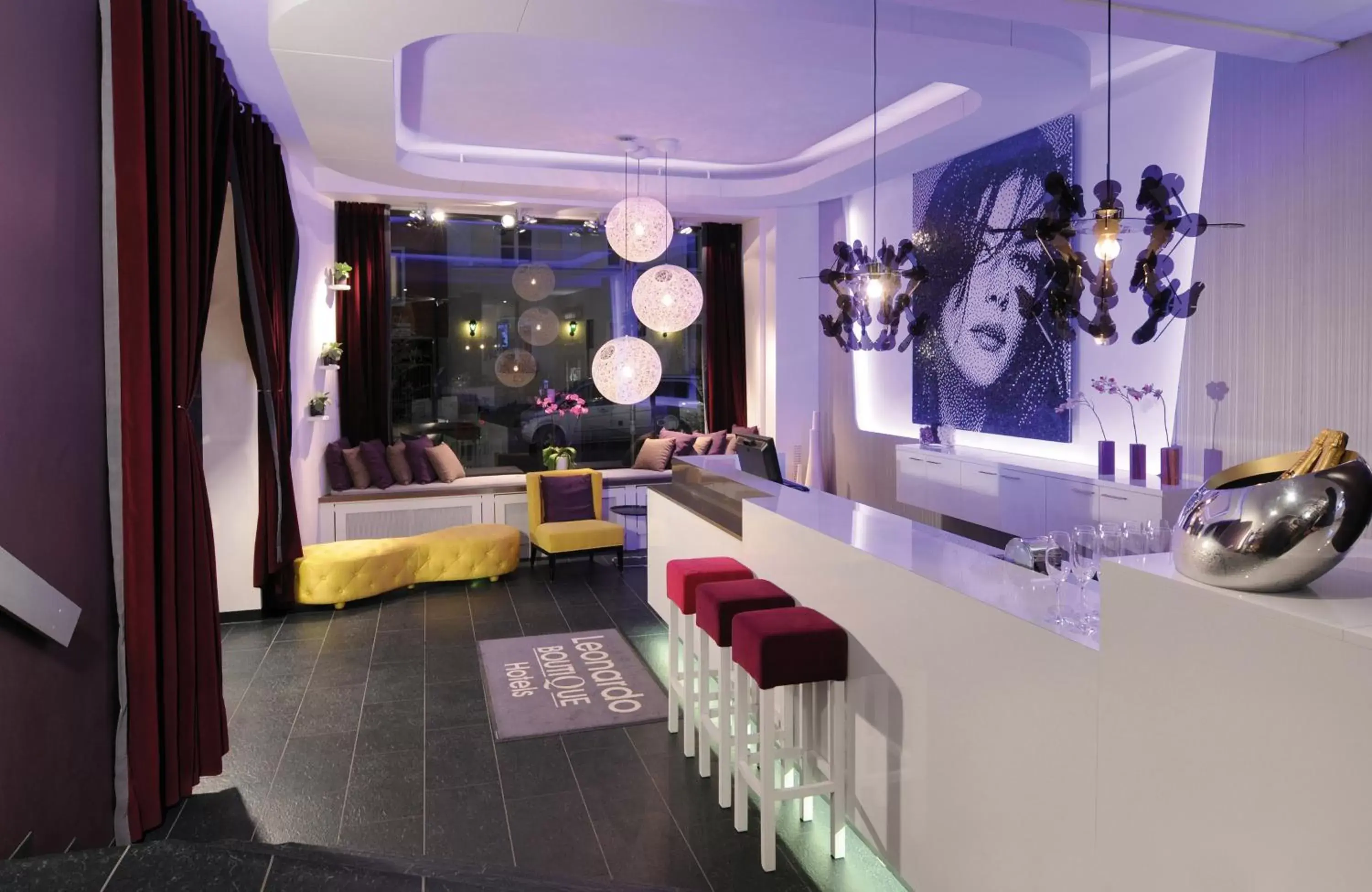 Lounge or bar in Leonardo Boutique Hotel Munich