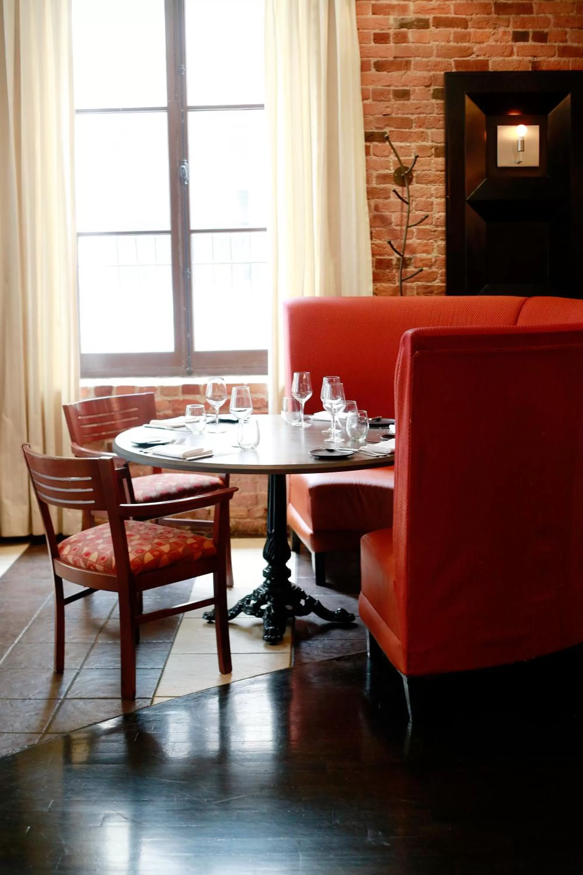 Restaurant/places to eat in Hotel Nelligan