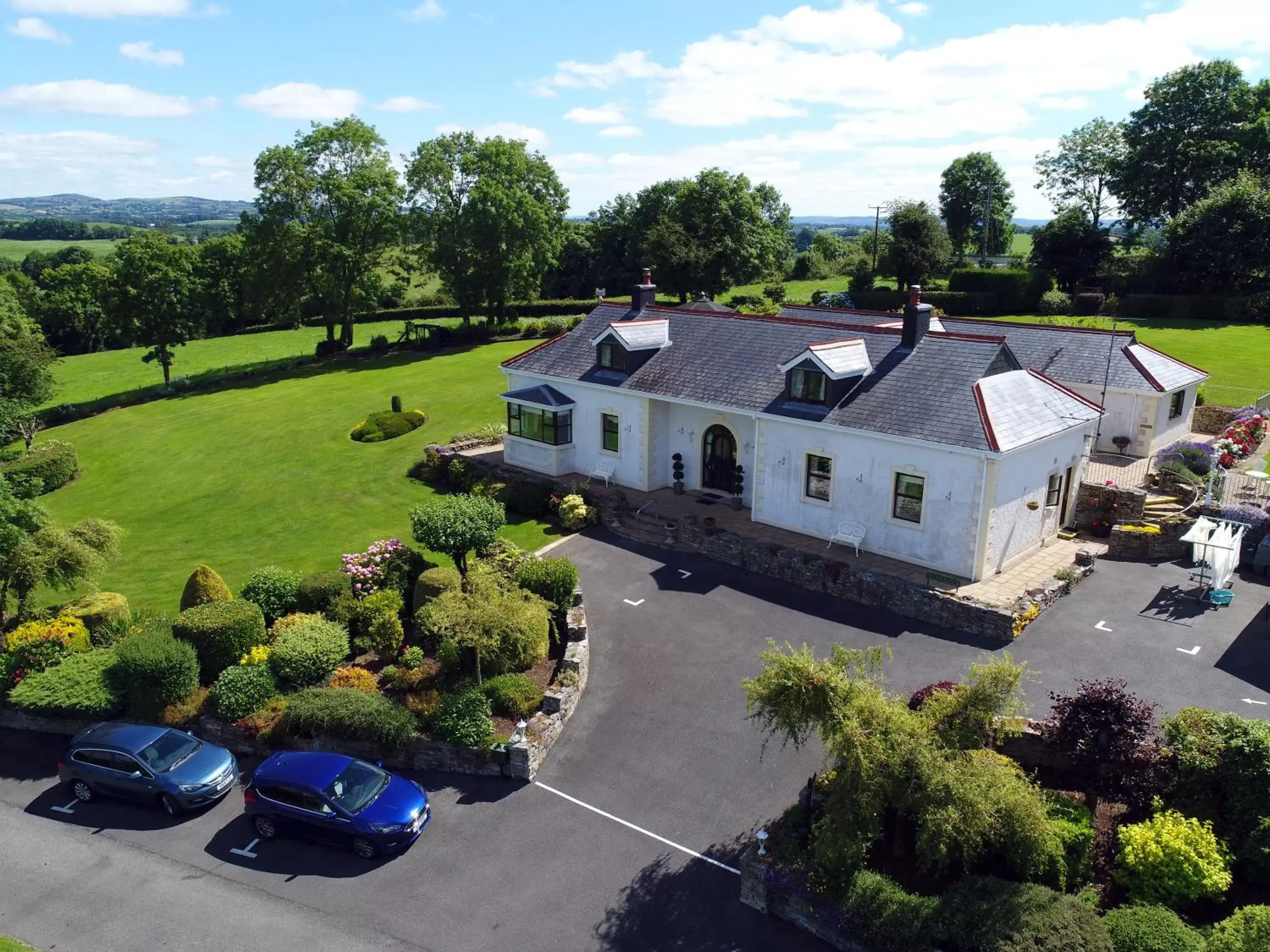 Facade/entrance, Bird's-eye View in Willowbank House