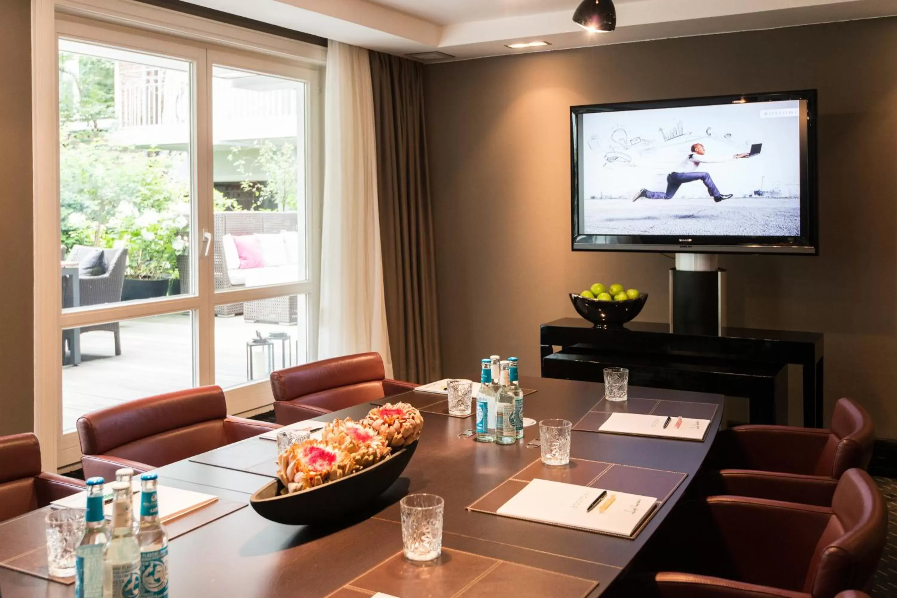 Meeting/conference room, TV/Entertainment Center in Boston Hotel HH