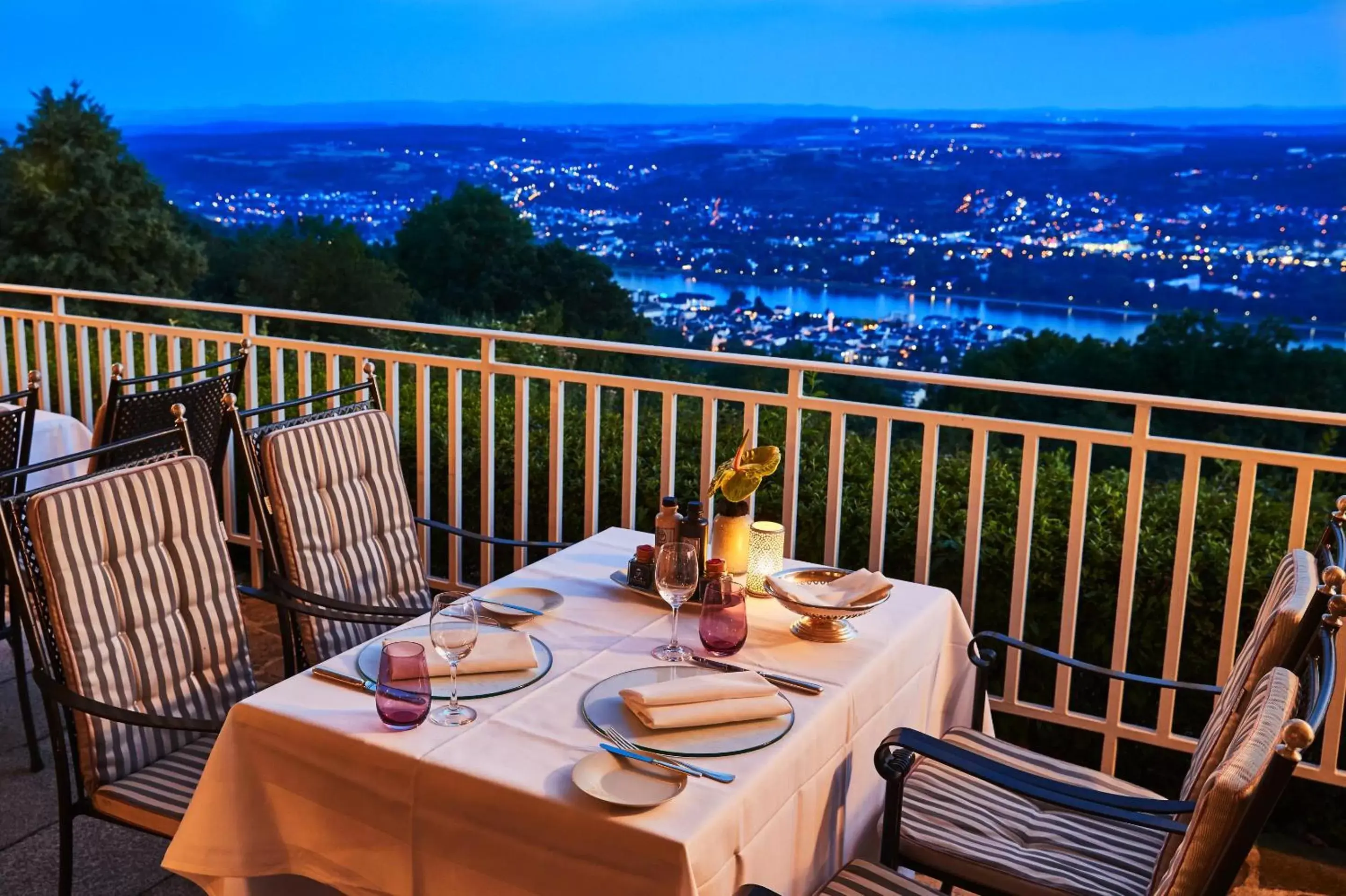 Restaurant/places to eat in Steigenberger Grandhotel & Spa Petersberg
