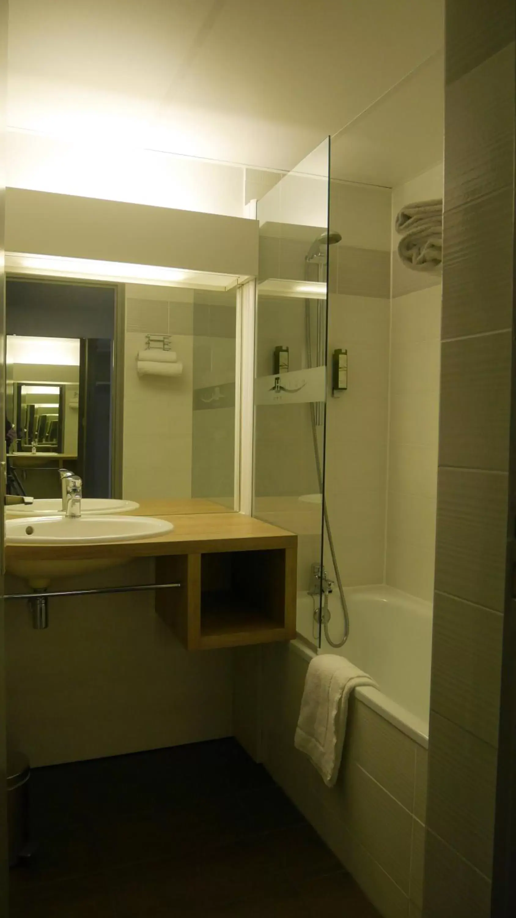 Bathroom in Hotel L'Hotan