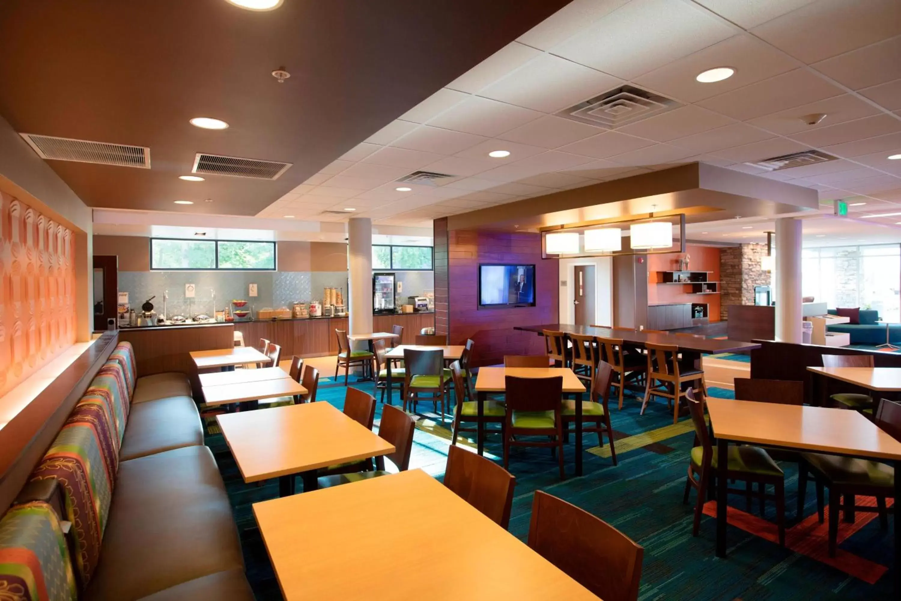 Restaurant/Places to Eat in Fairfield Inn & Suites by Marriott Detroit Lakes