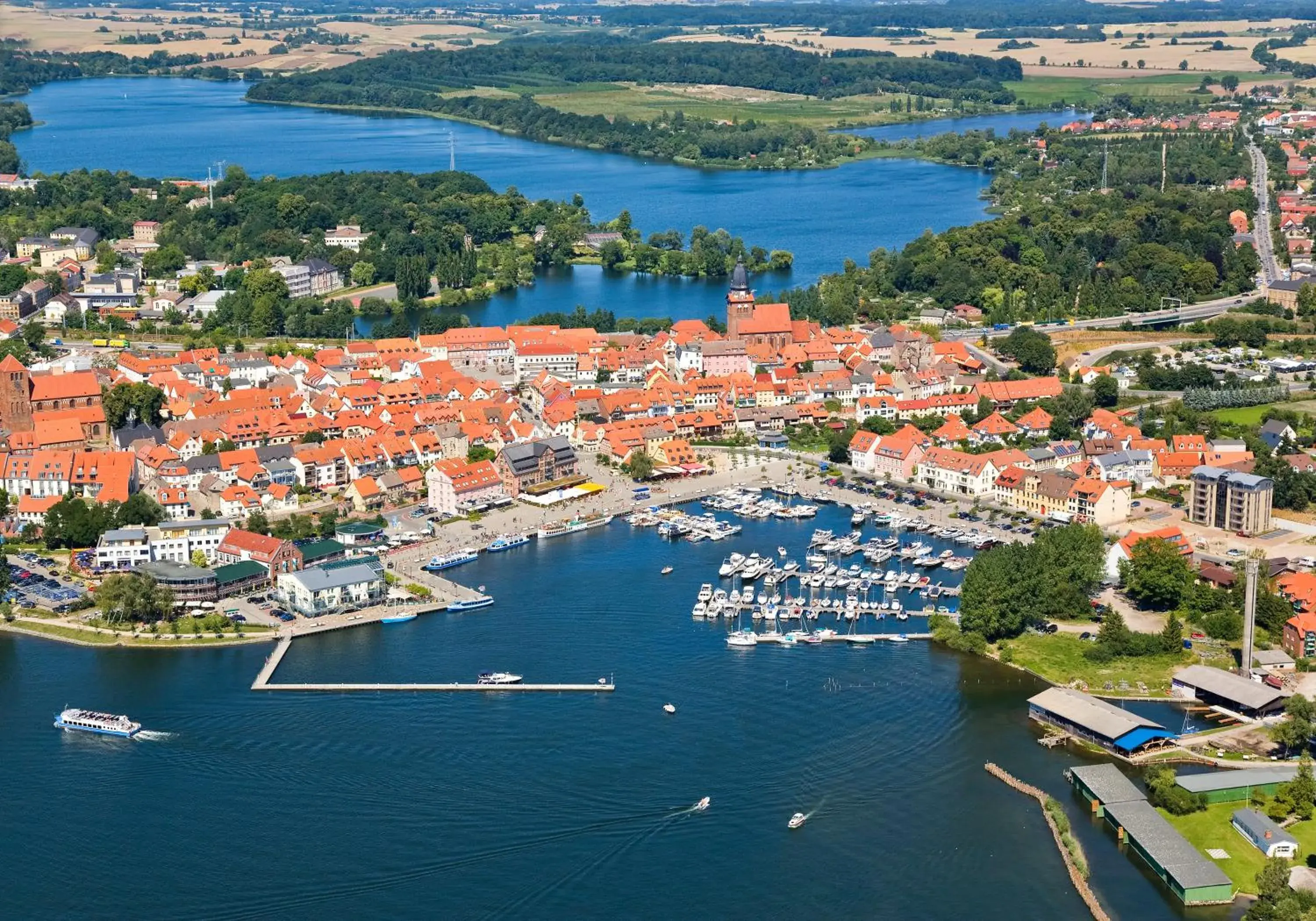 On site, Bird's-eye View in Hotel zwischen den Seen