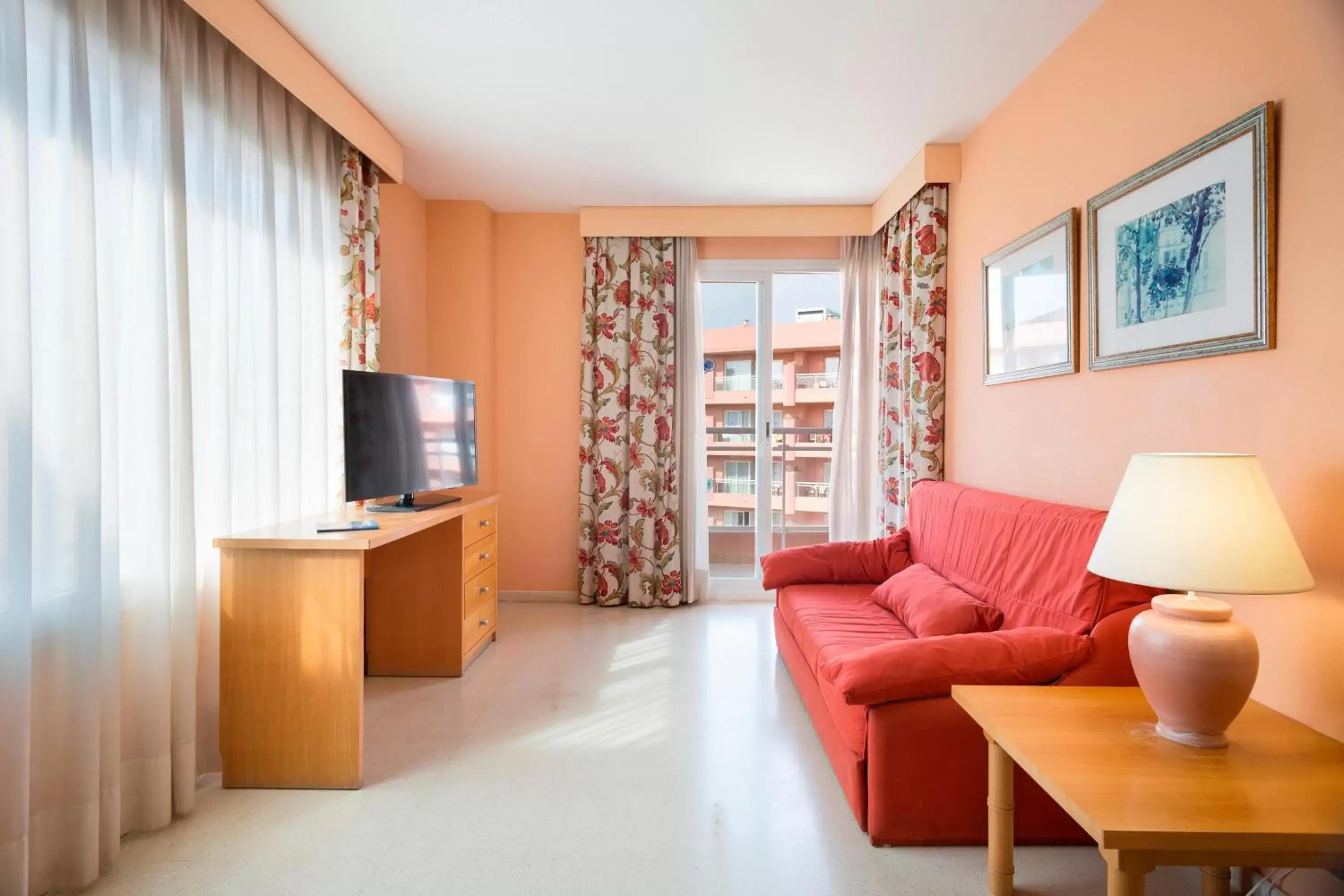 Photo of the whole room, Seating Area in Hotel Best Roquetas