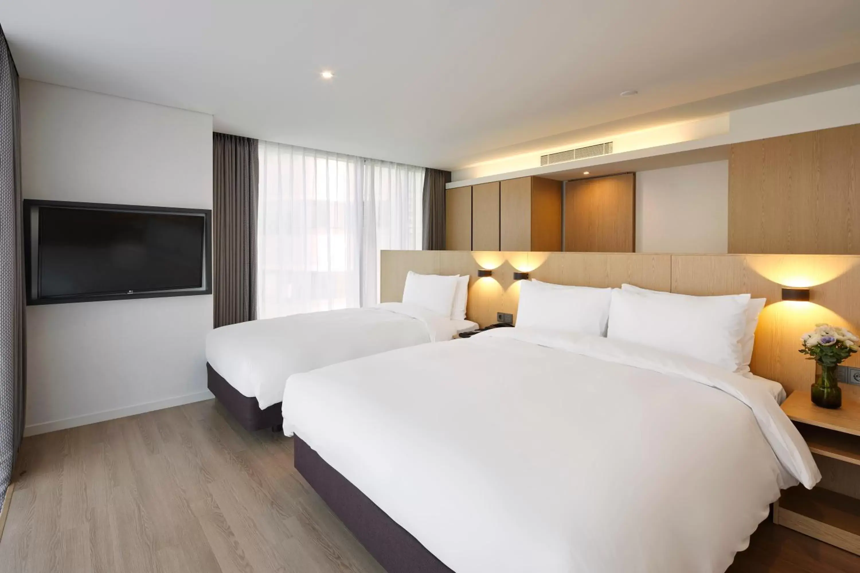 Bed in Nine Tree Premier Hotel Insadong