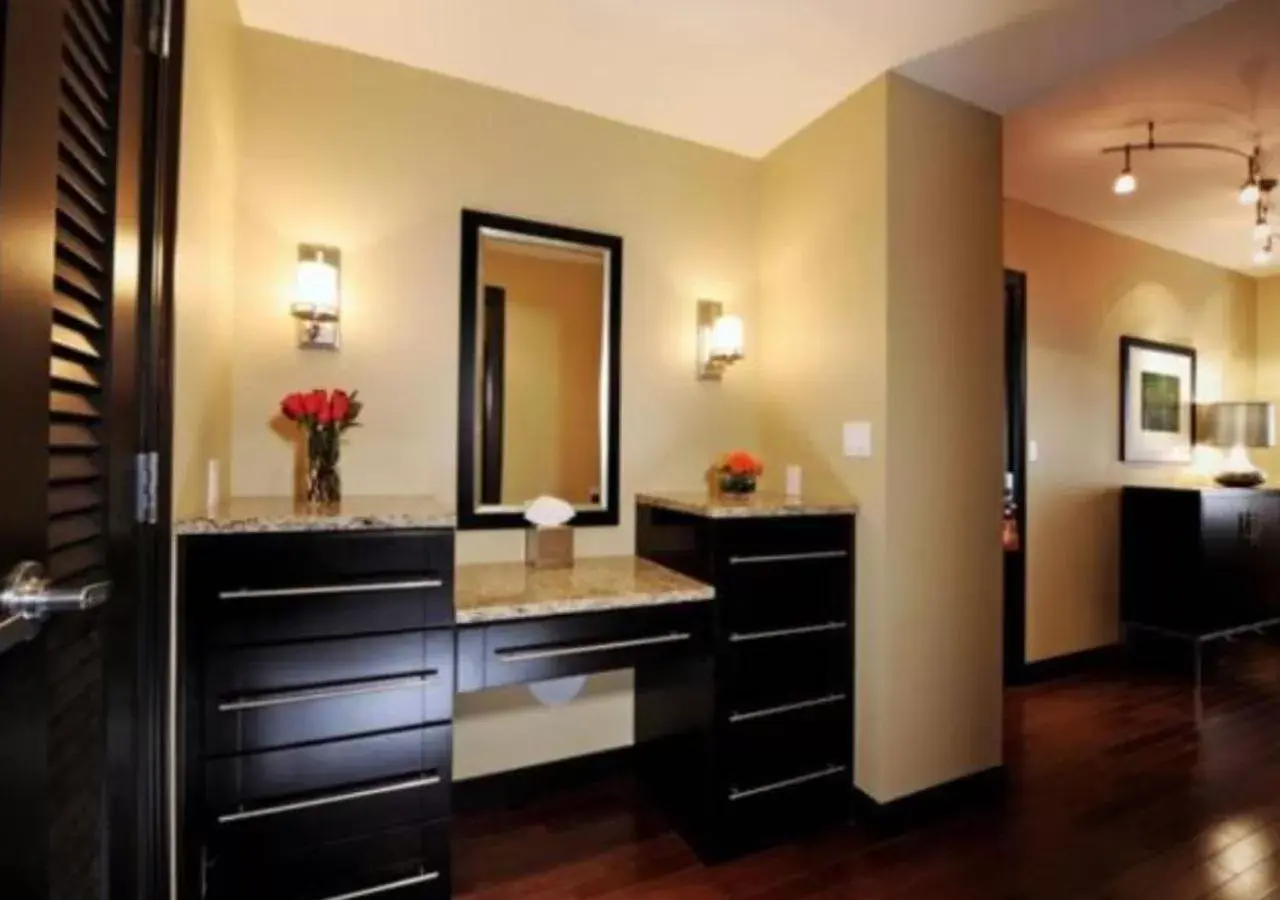 Living room in The Mayo Hotel Living room in The Mayo Hotel