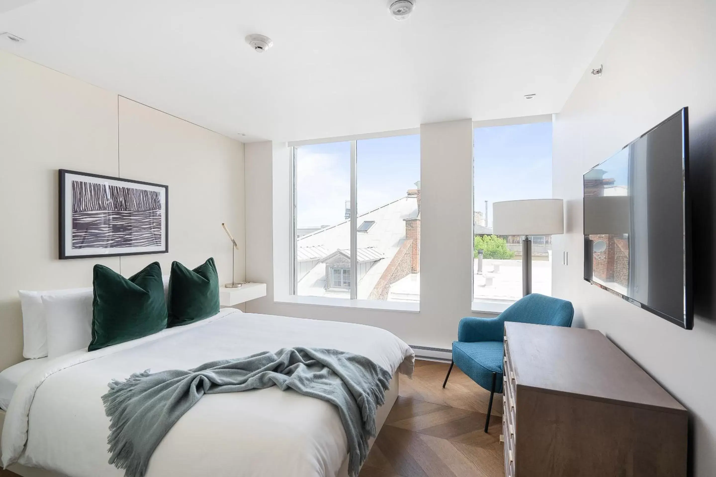 Living room in Sonder Saint Paul