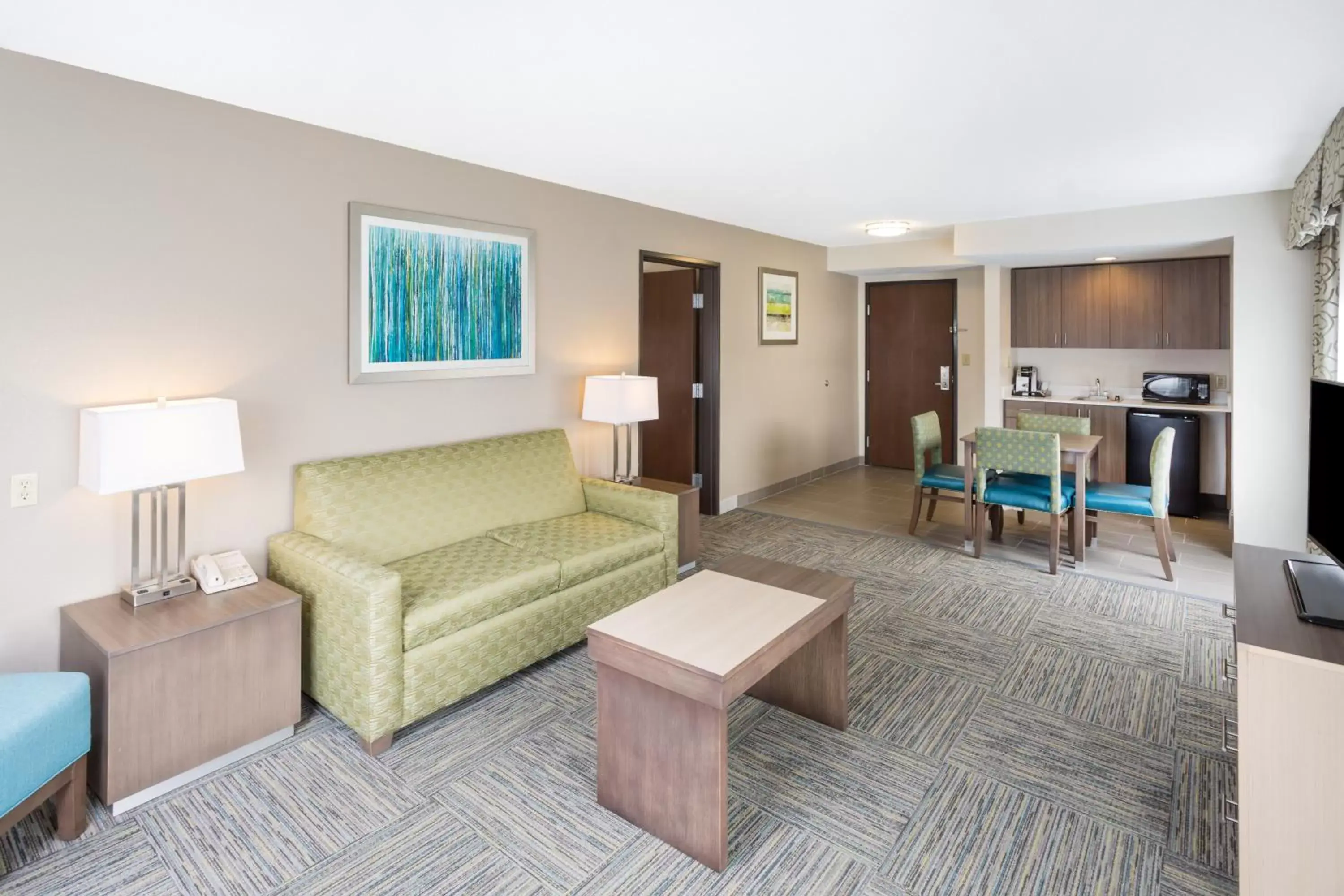 Photo of the whole room, Seating Area in Holiday Inn Express Princeton/I-77, an IHG Hotel