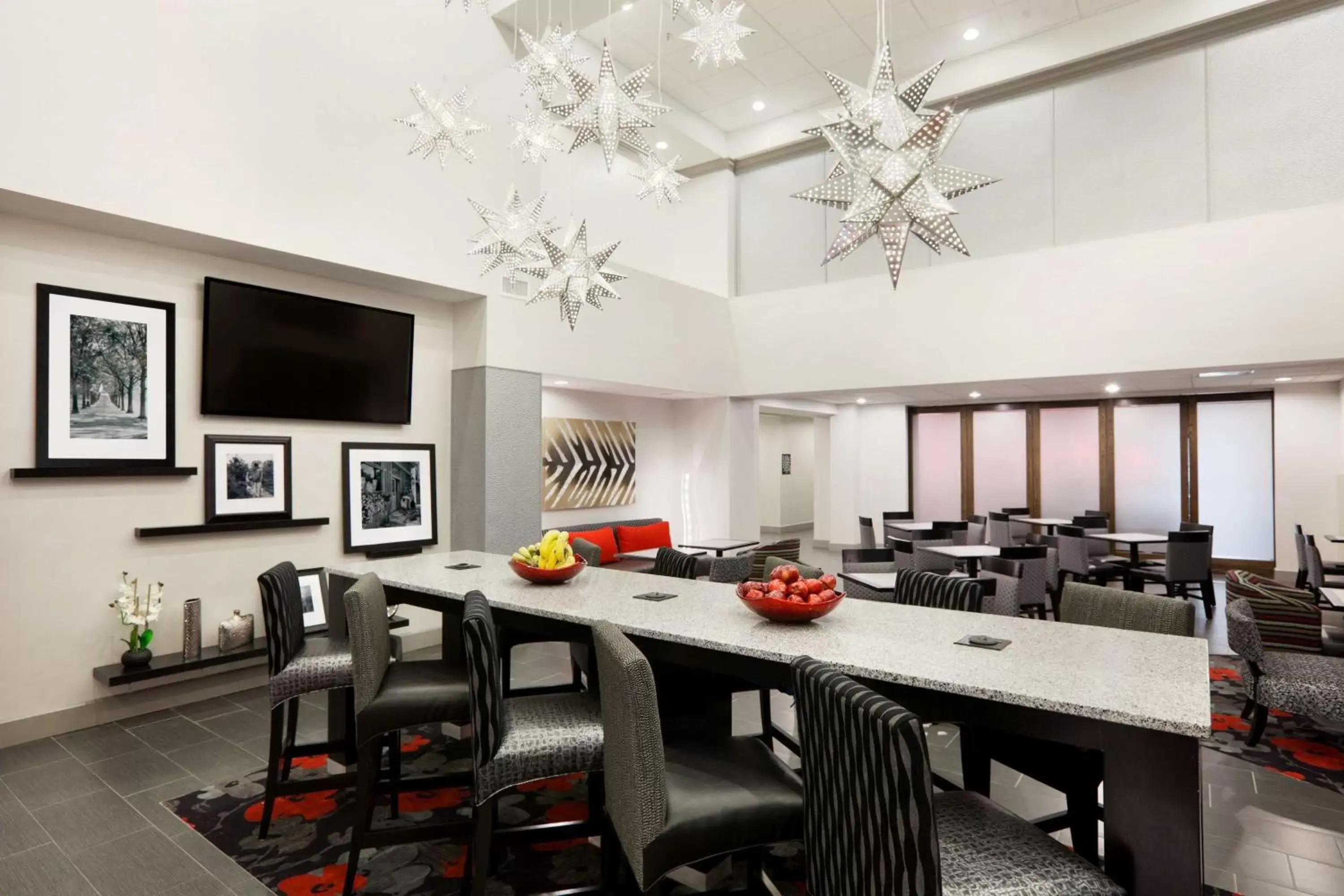 Lobby or reception, Dining Area in Hampton Inn and Suites Roanoke Airport/Valley View Mall
