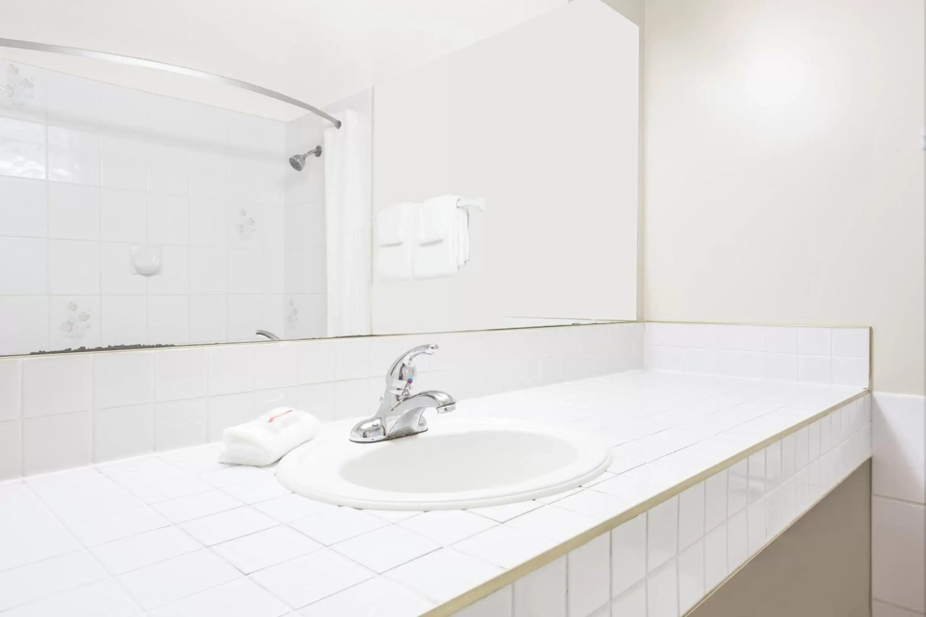 Bathroom in Super 8 by Wyndham Quesnel BC Bathroom in Super 8 by Wyndham Quesnel BC