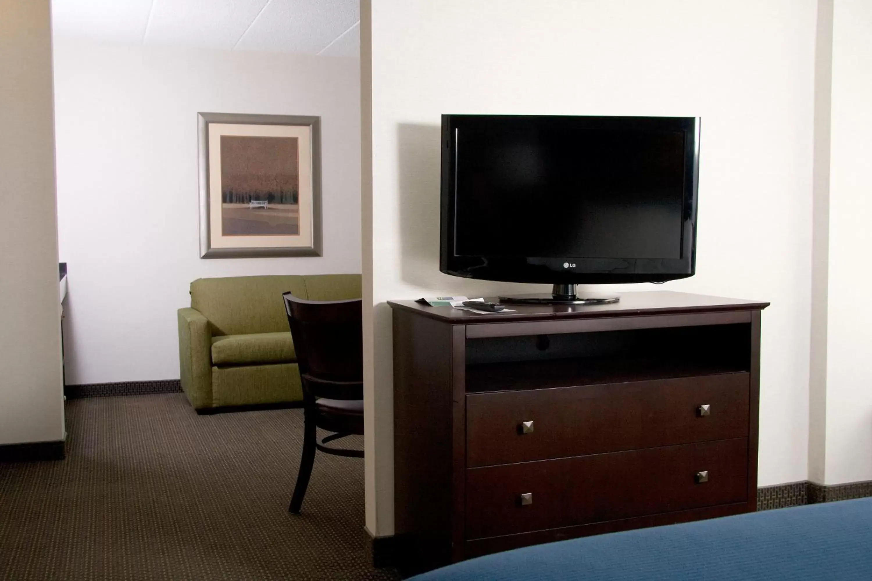 TV and multimedia, TV/Entertainment Center in Holiday Inn Express York, an IHG Hotel