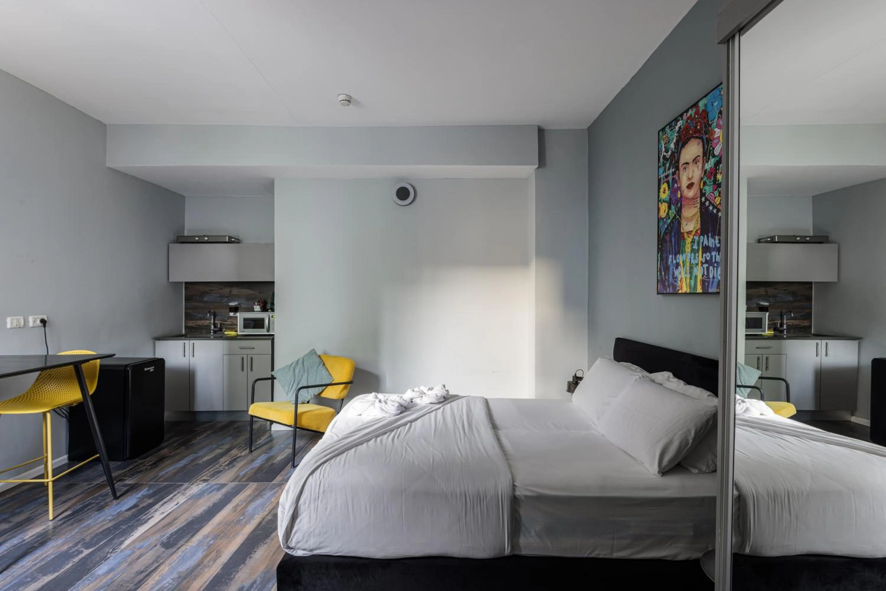 Bed in Liber Tel Aviv Sea Shore Suites BY RAPHAEL HOTELS
