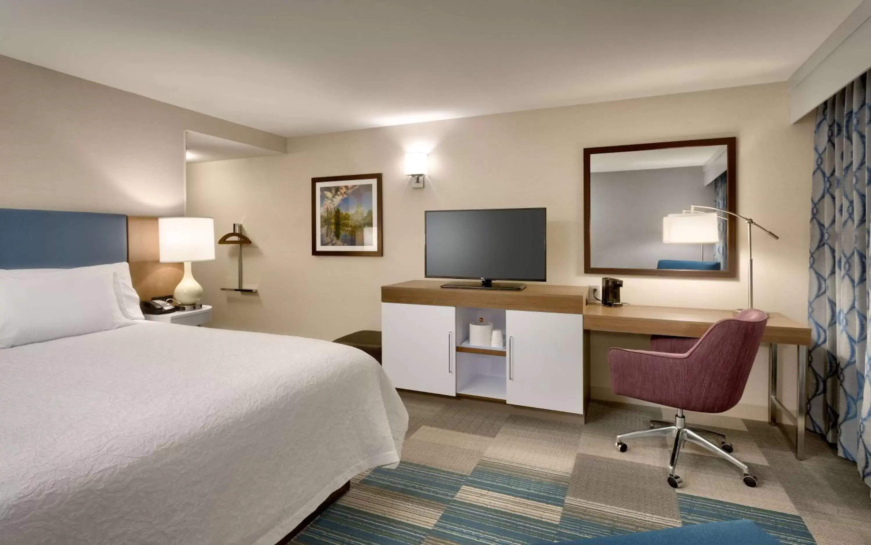 Bedroom in Hampton Inn & Suites Pocatello