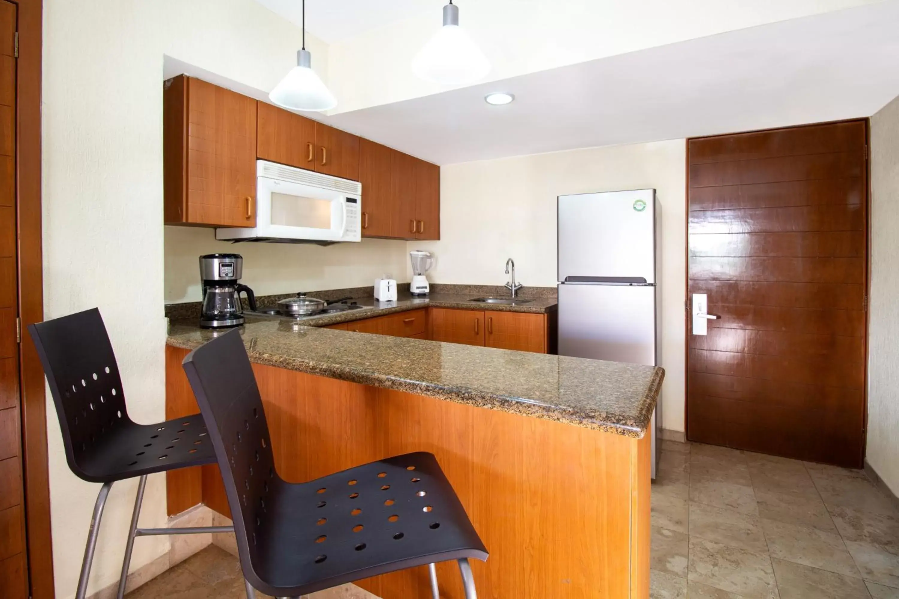 Kitchen or kitchenette, Kitchen/Kitchenette in Plaza Pelicanos Grand Beach Resort All Inclusive