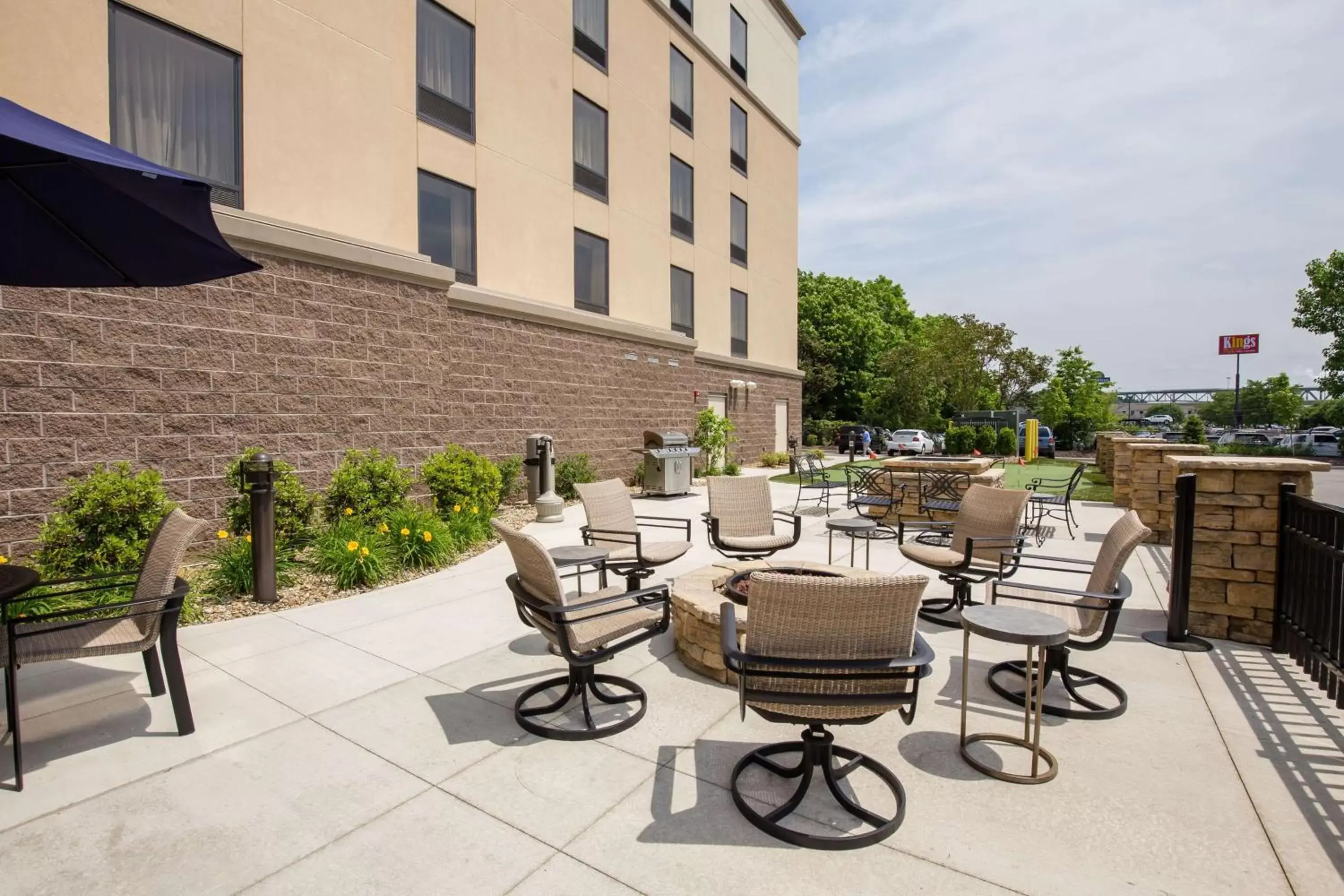 Patio in Hampton Inn & Suites - Pittsburgh/Harmarville, PA