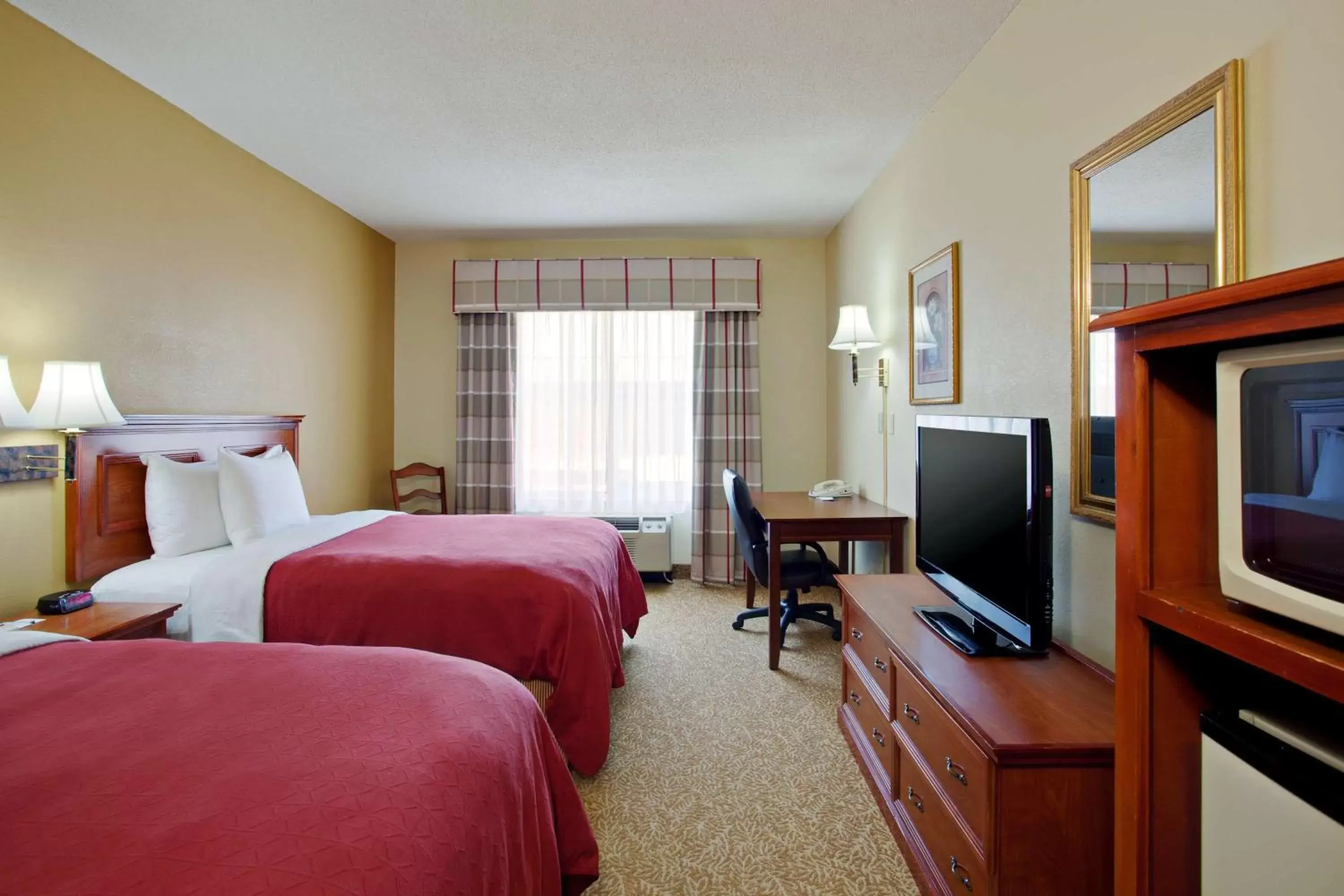 Photo of the whole room, TV/Entertainment Center in Country Inn & Suites by Radisson, Goldsboro, NC