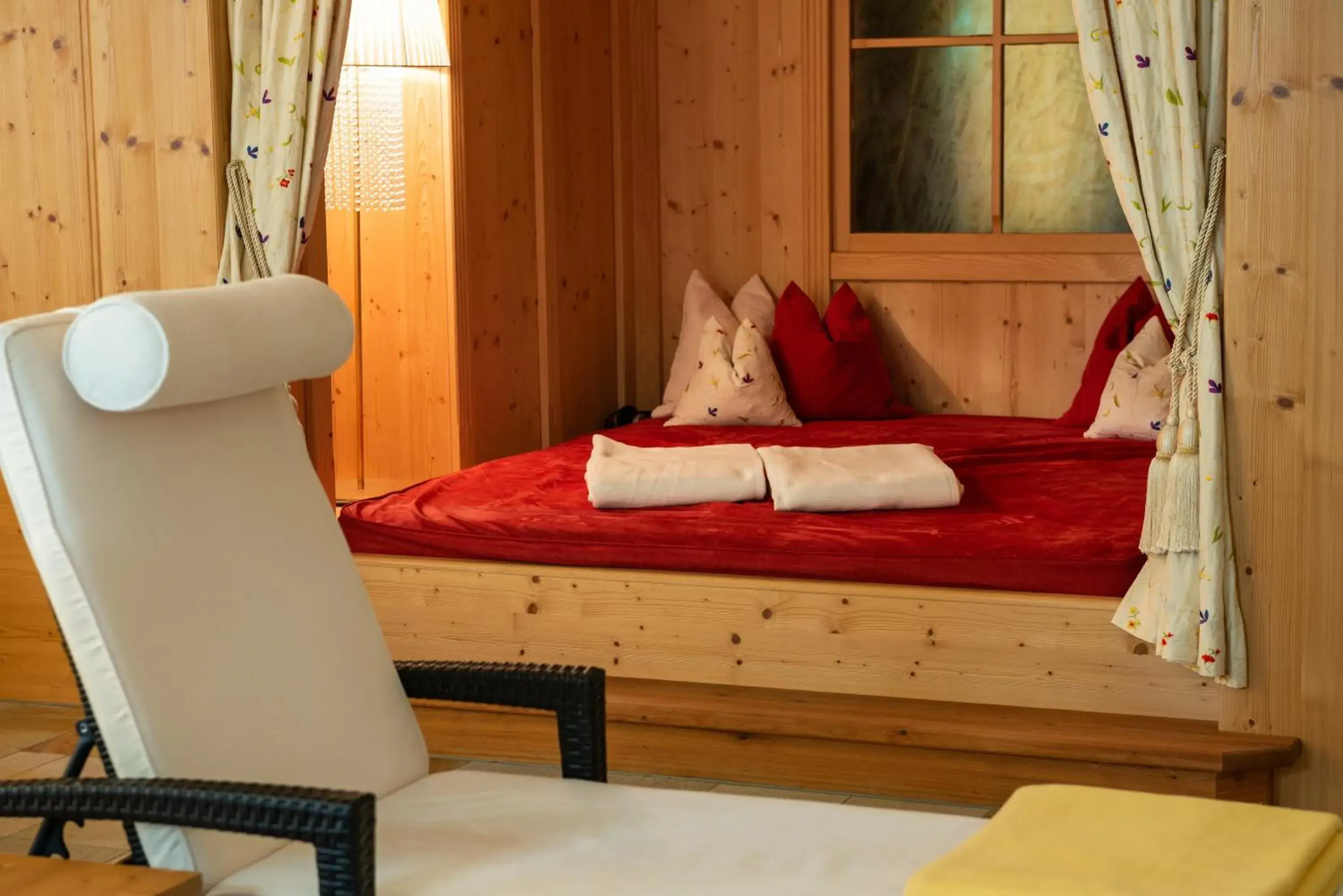 Spa and wellness centre/facilities, Bed in Sonnenhotel Zum Stern