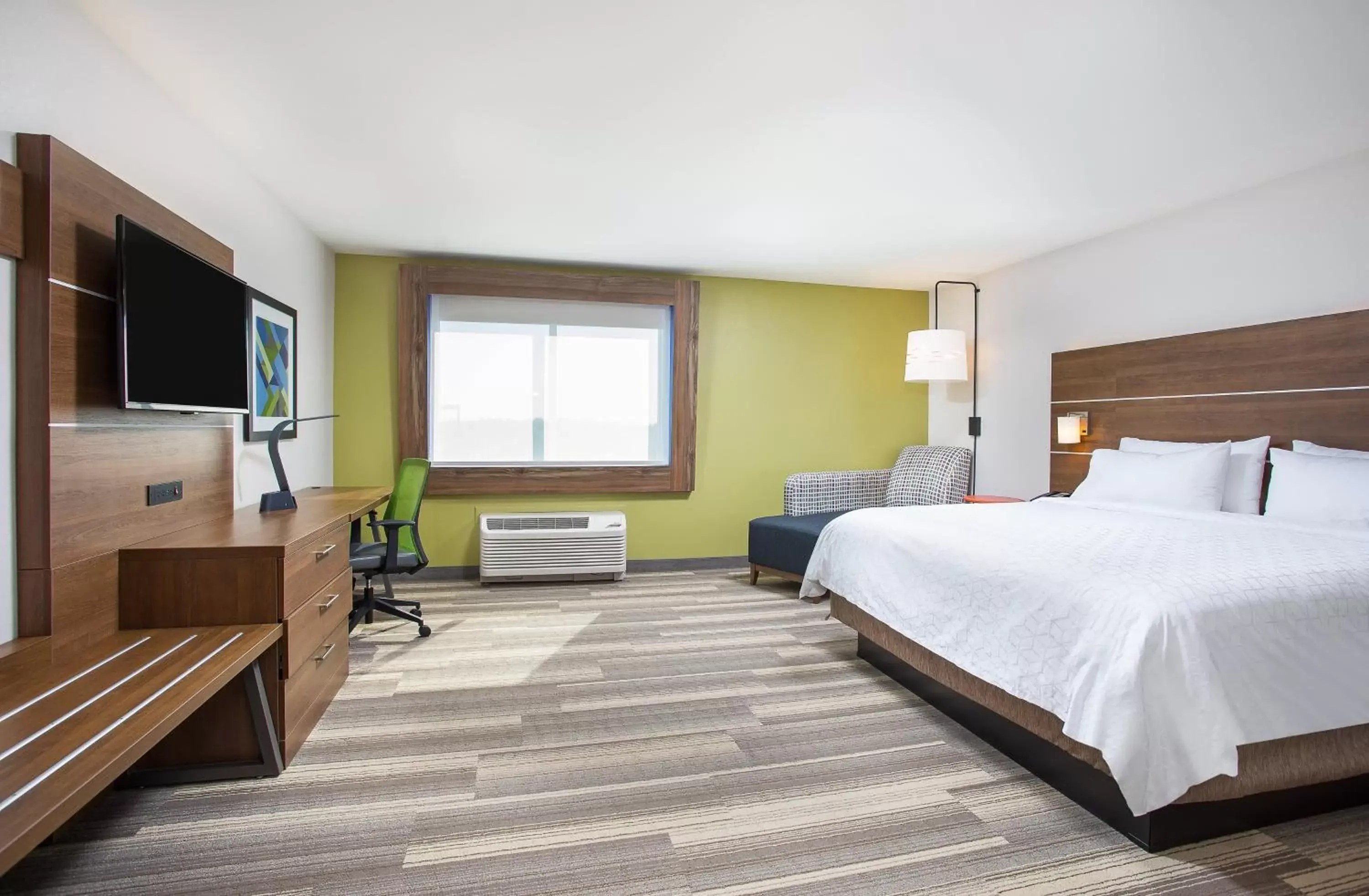 Photo of the whole room, Bed in Holiday Inn Express & Suites - Lexington W - Versailles, an IHG Hotel