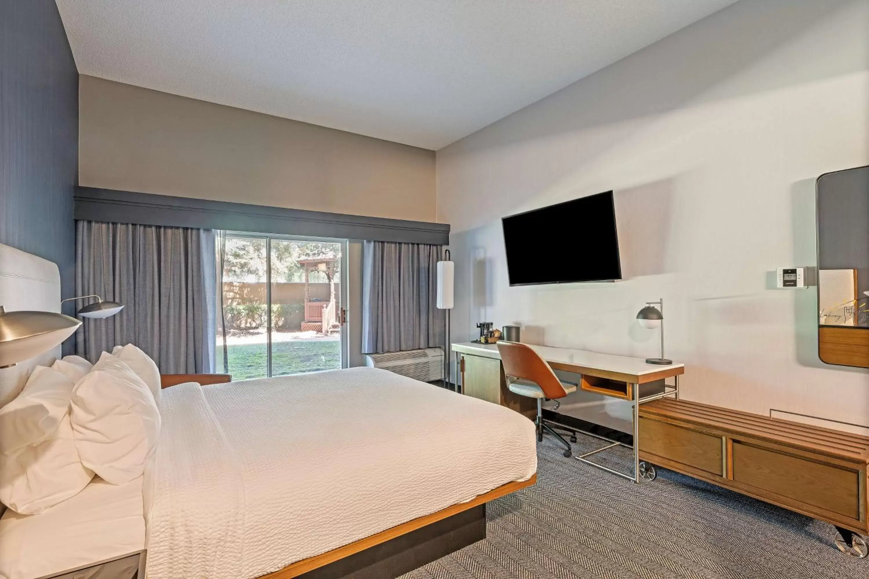 Bedroom, Bed in Sonesta Select Pleasant Hill Bedroom, Bed in Sonesta Select Pleasant Hill