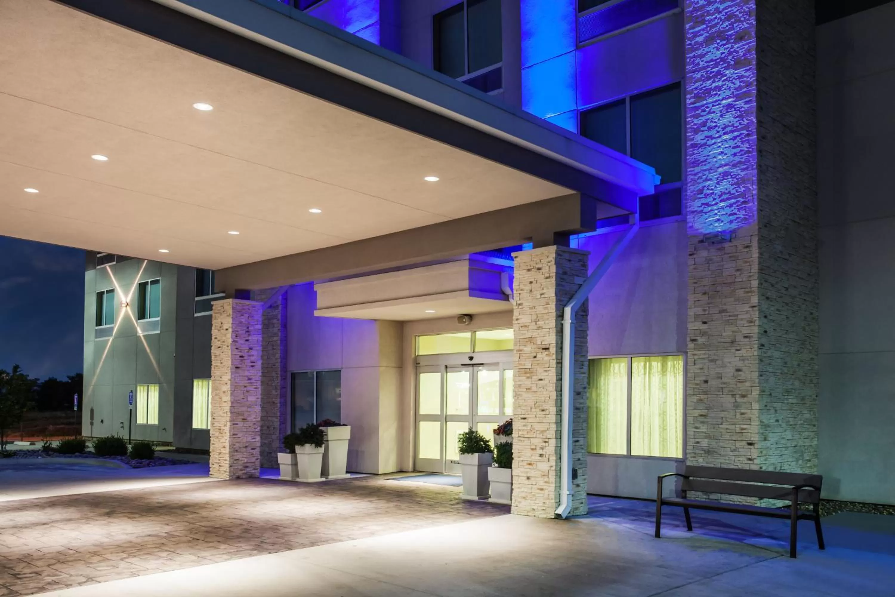 Property building in Holiday Inn Express & Suites Litchfield by IHG