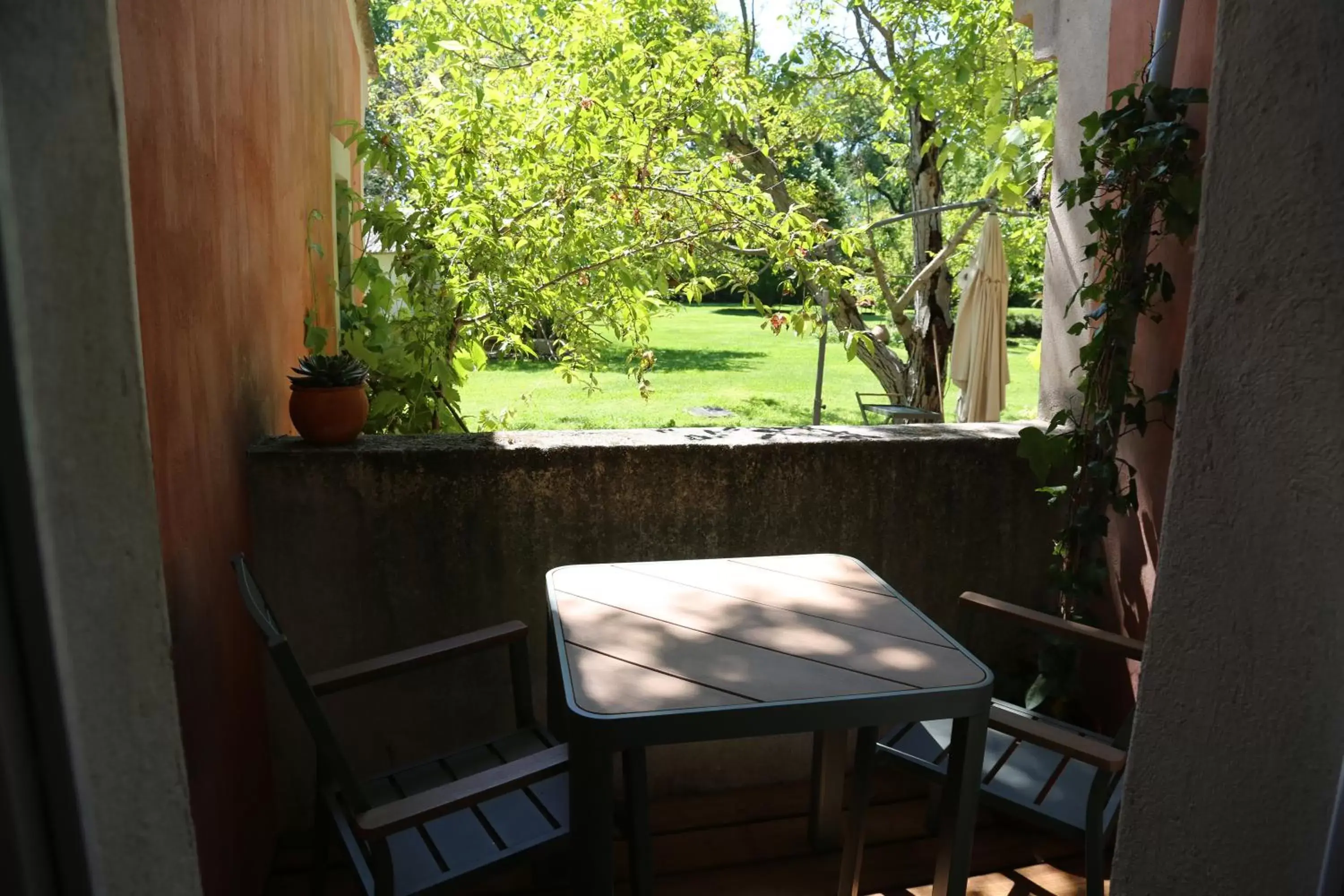 Patio in Le Pavillon Vert - B&B