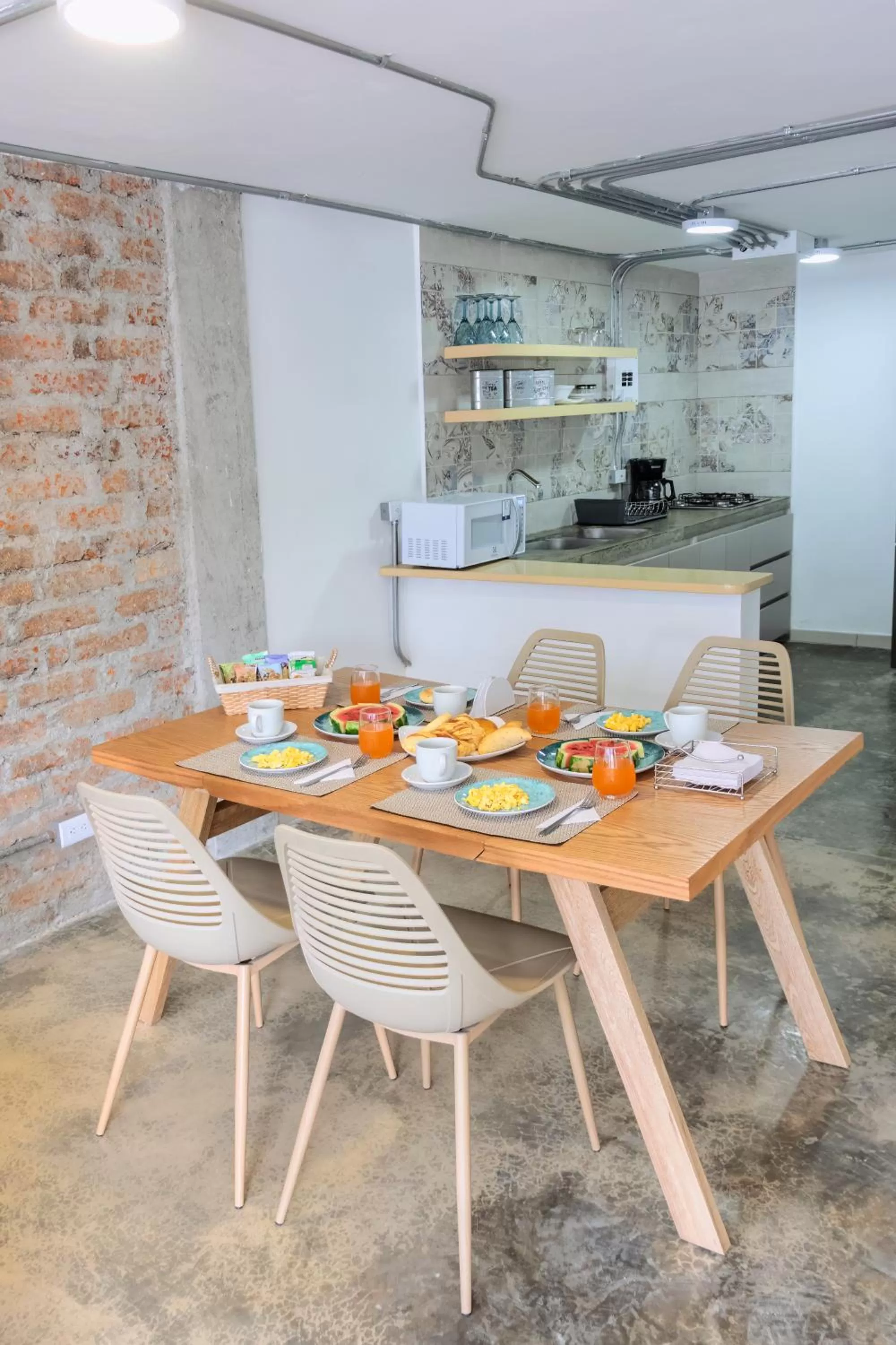 Kitchen or kitchenette in Ventiuna Hotel y Coliving