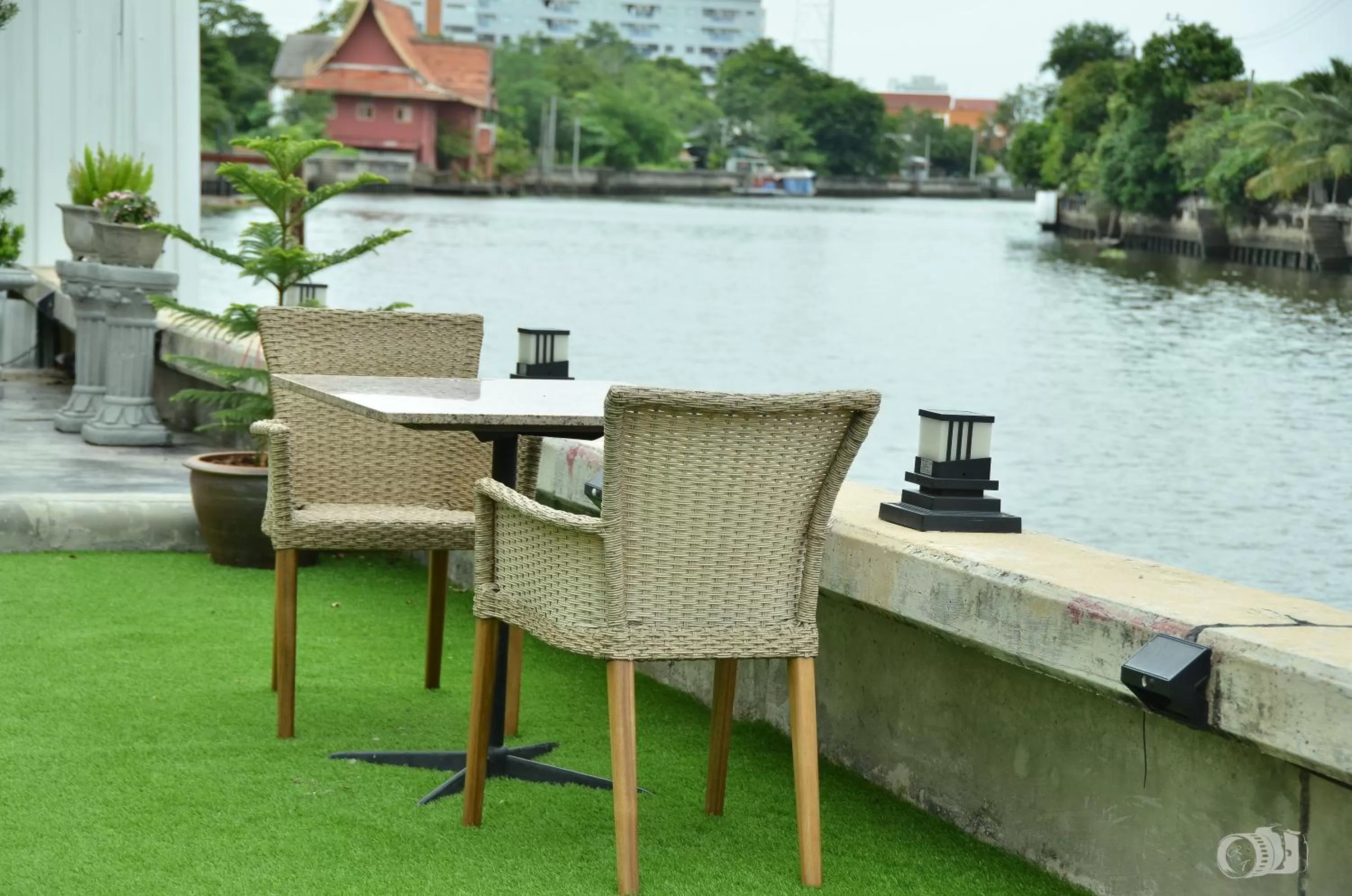 Restaurant/places to eat in NORN Rimklong Bangkok Hotel