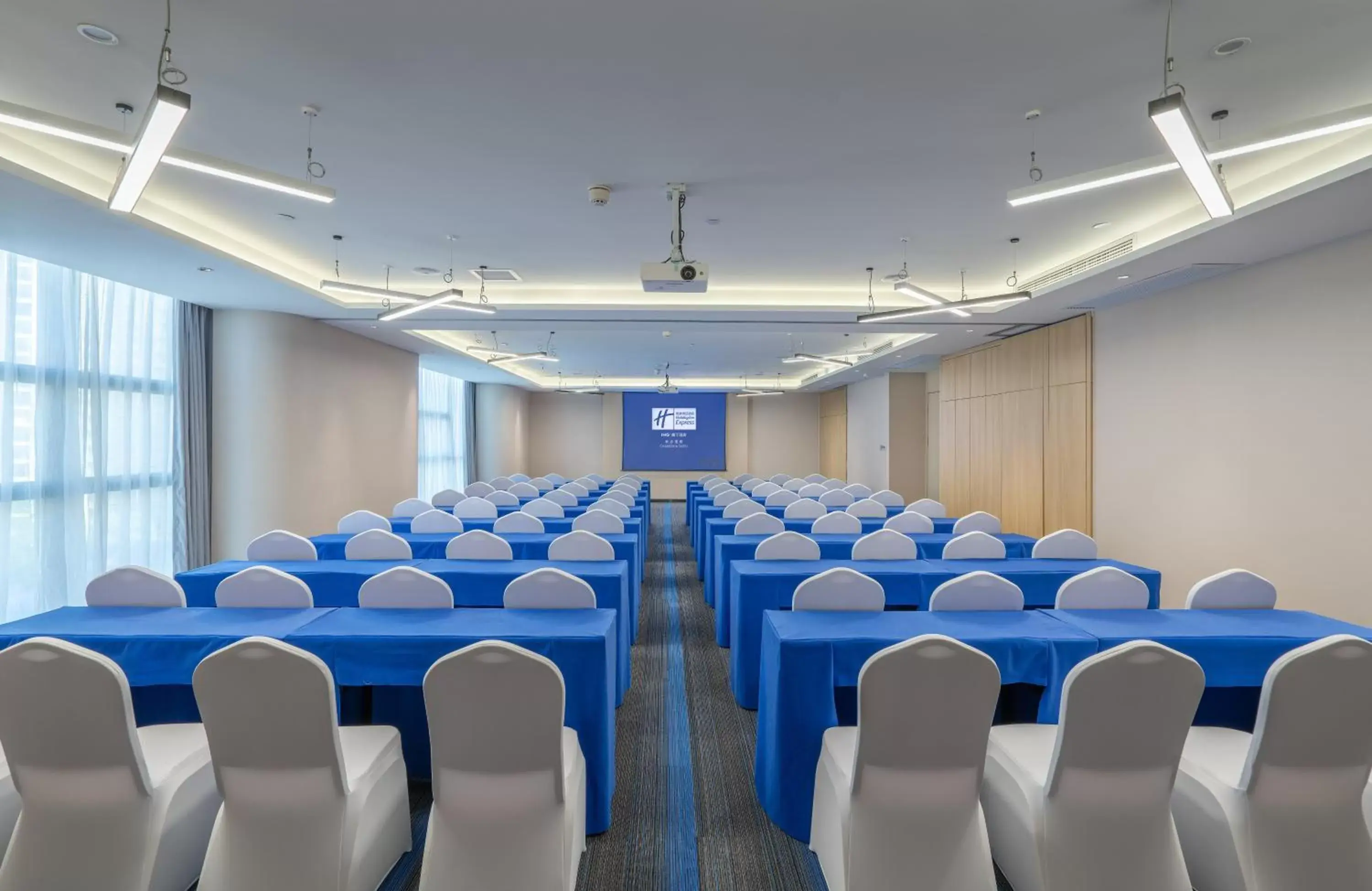 Meeting/conference room in Holiday Inn Express Changsha Shifu, an IHG Hotel