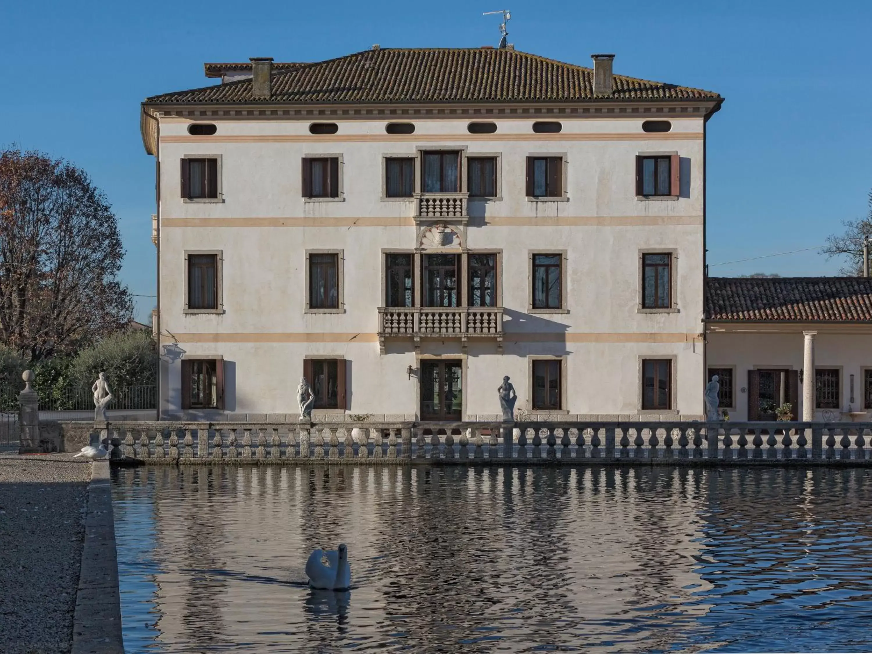 Property Building in Villa Stecchini