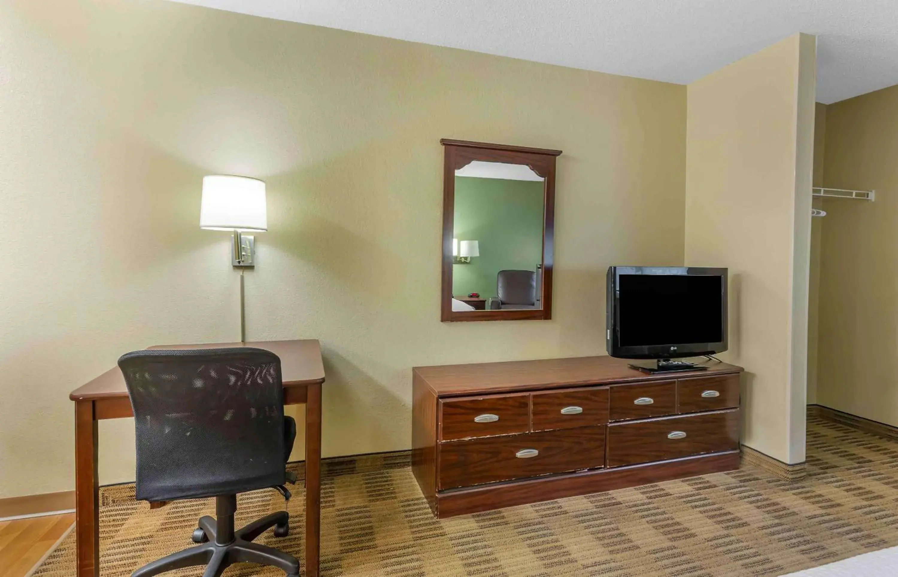 Bedroom, TV/Entertainment Center in Extended Stay America Suites - Greensboro - Wendover Ave - Big Tree Way
