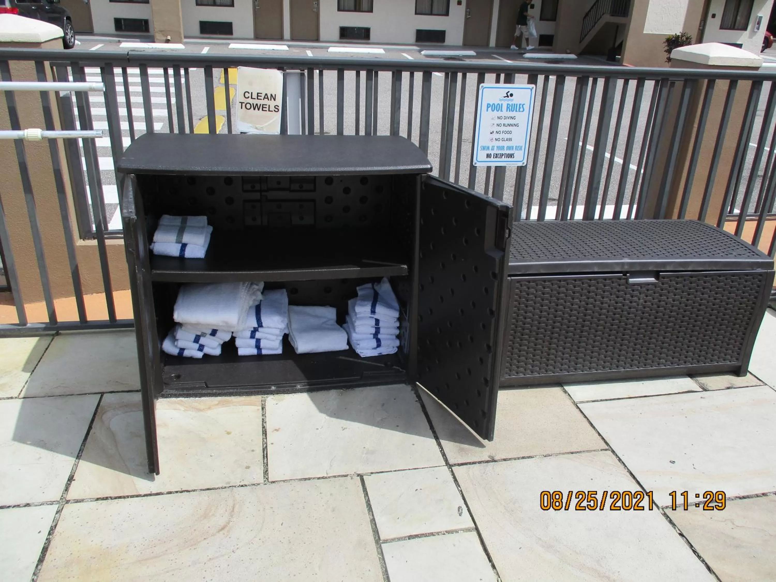 Swimming pool in Quality Inn & Suites Kissimmee by The Lake - Free Shuttle to Theme Parks