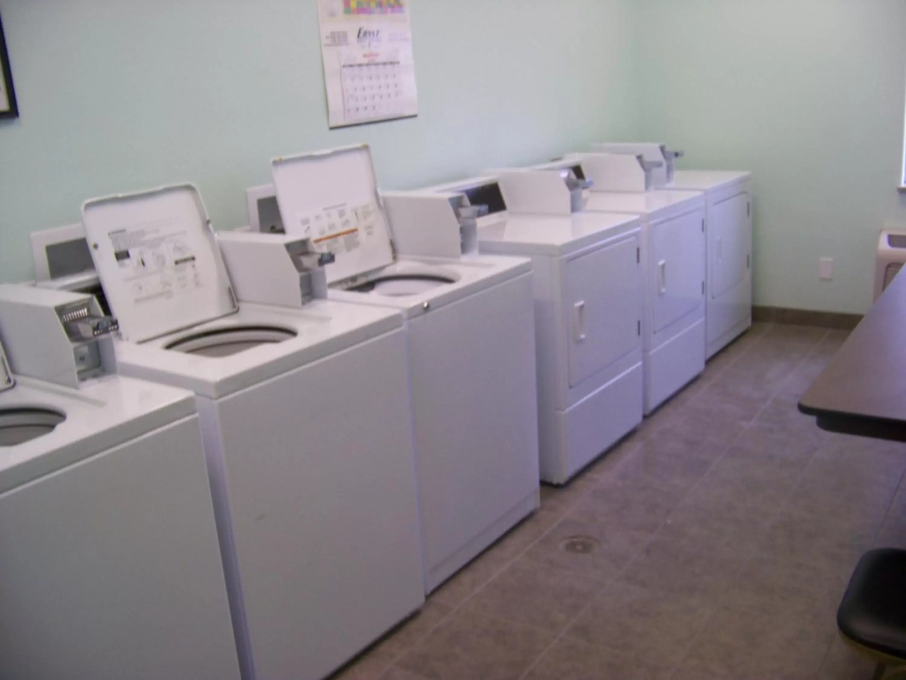 Business facilities, Kitchen/Kitchenette in Days Inn & Suites by Wyndham Columbus NE