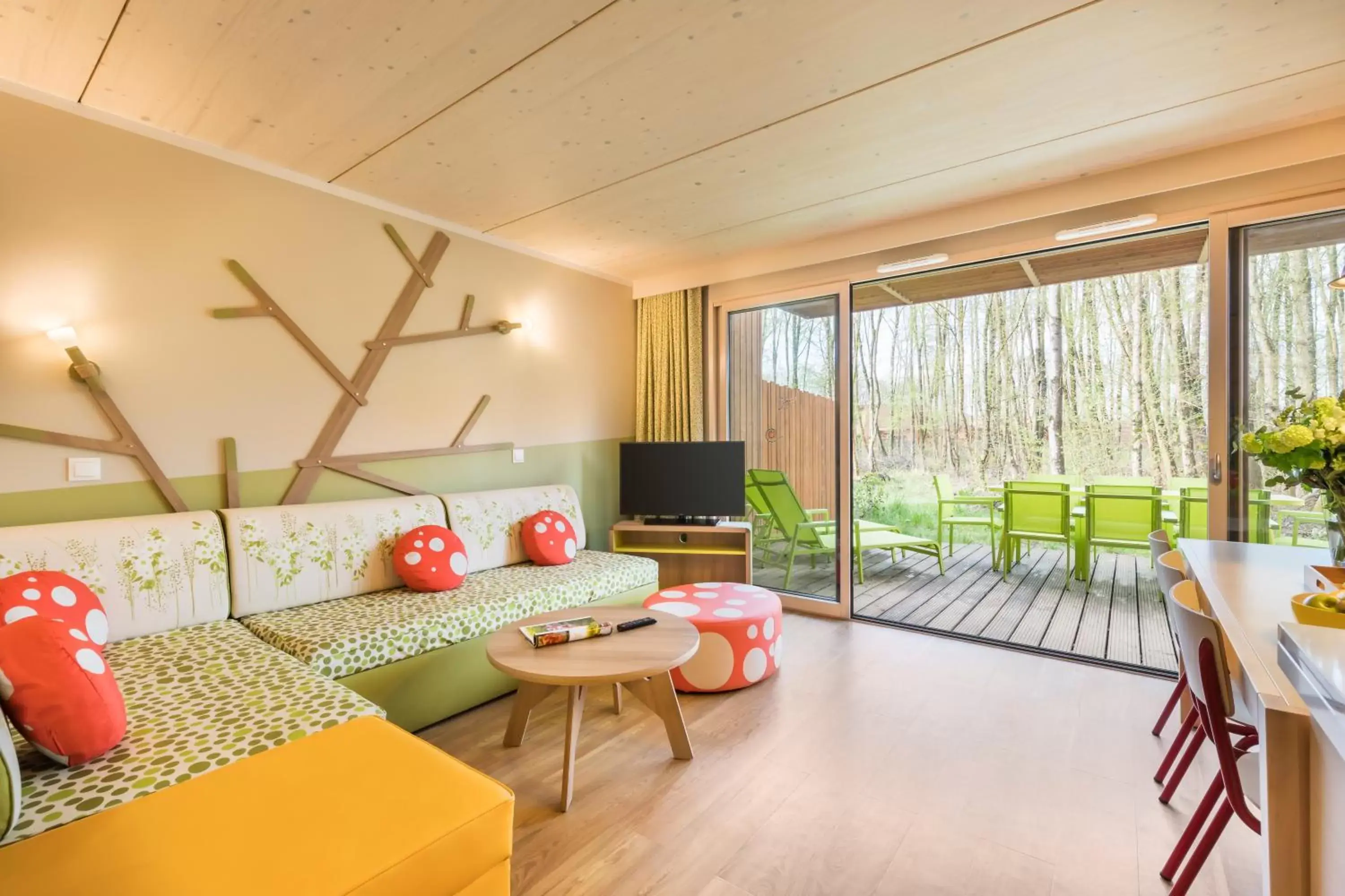 Communal lounge/ TV room, Seating Area in Center Parcs Villages Nature Paris