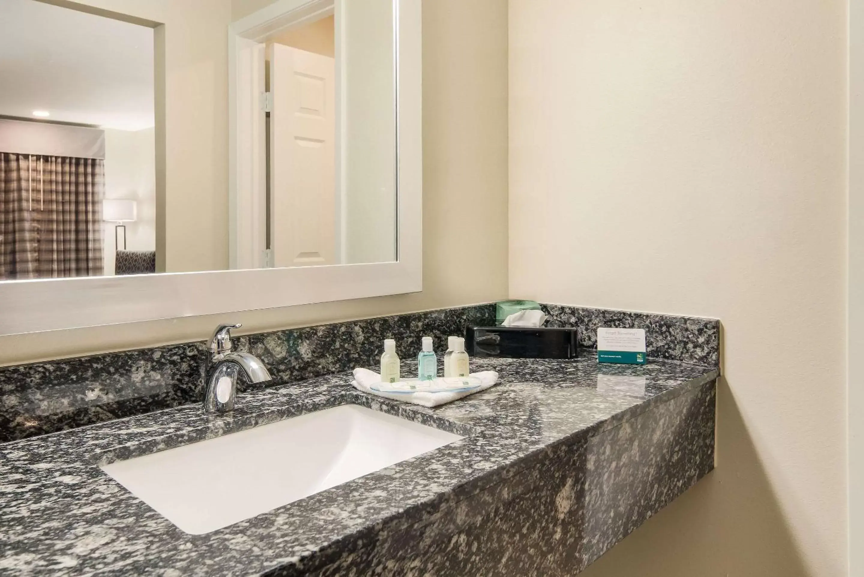 Photo of the whole room, Bathroom in Quality Inn & Suites Dallas-Cityplace