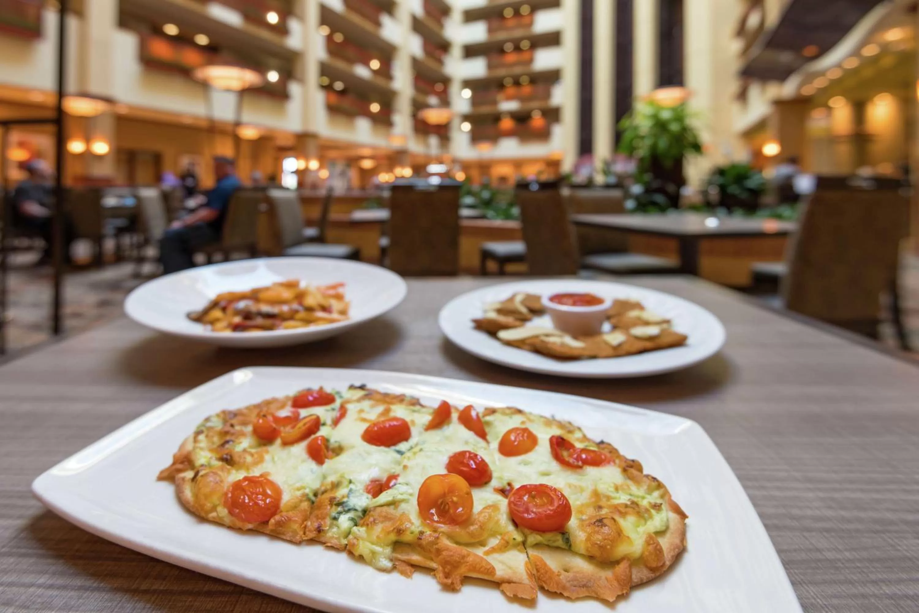 Food and drinks in Embassy Suites by Hilton Saint Louis Saint Charles