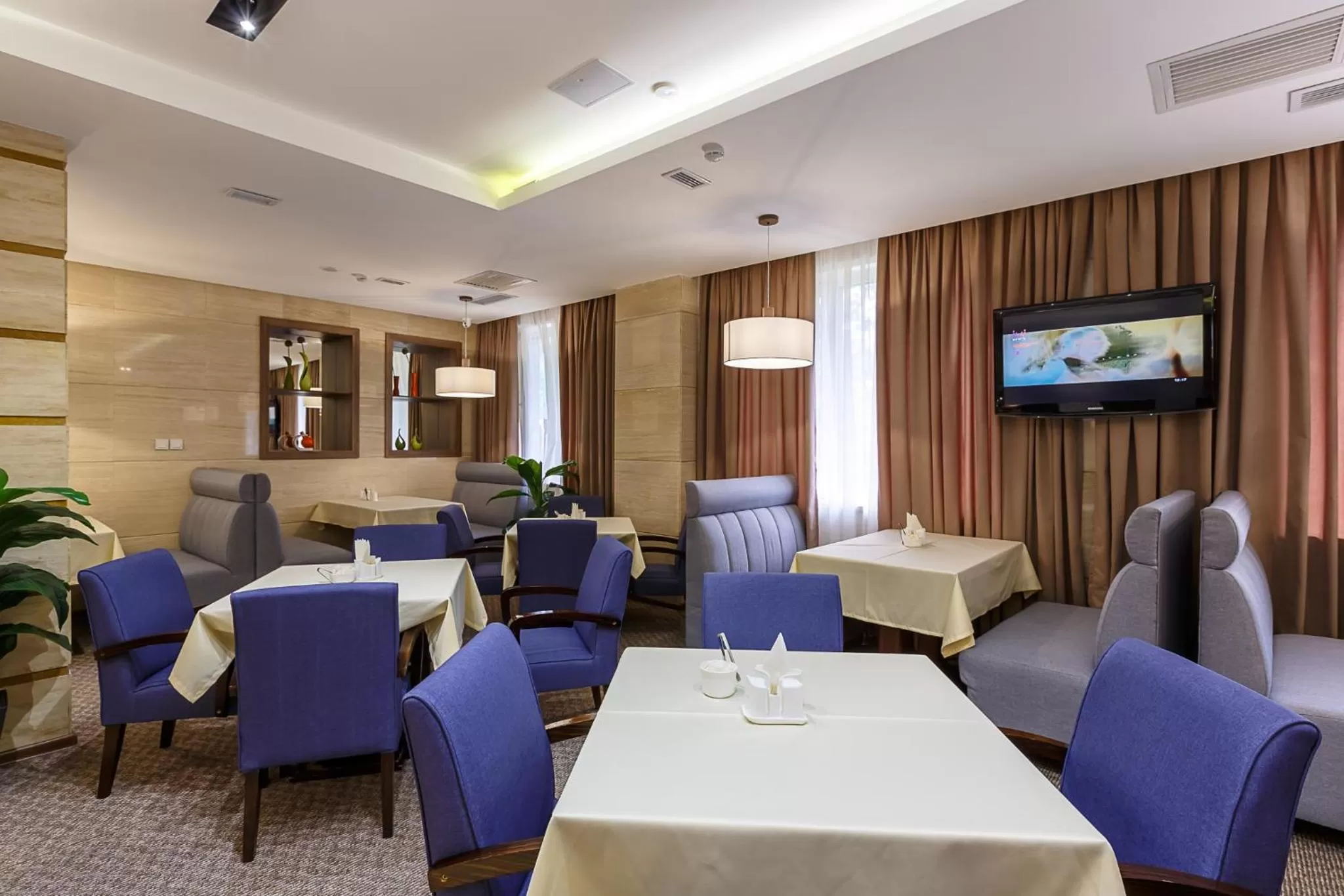 Business facilities in Renion Hills Hotel