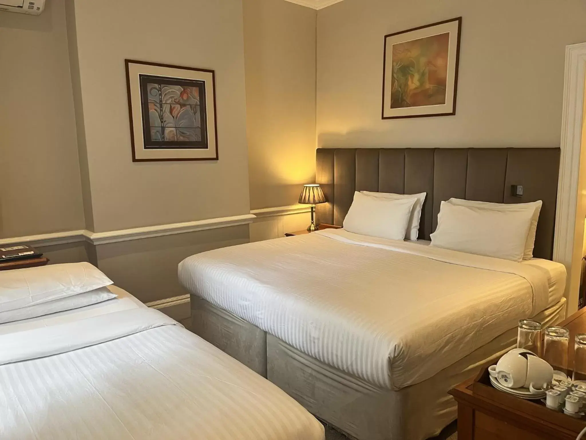 Bedroom, Bed in Staunton Hotel - B&B
