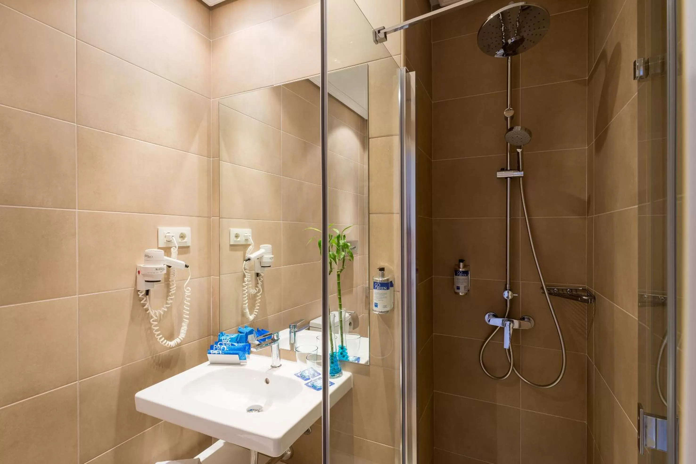 Bathroom in Hotel Madrid Gran Via 25, Affiliated by Meliá