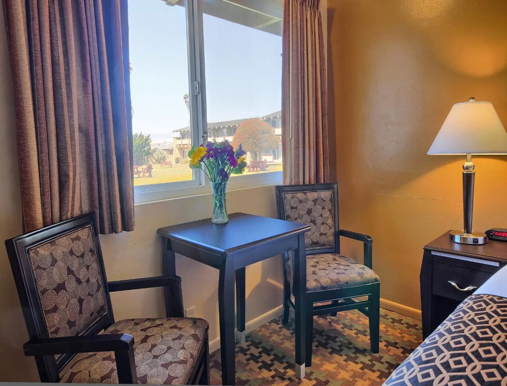 Seating Area in Silver Surf Motel