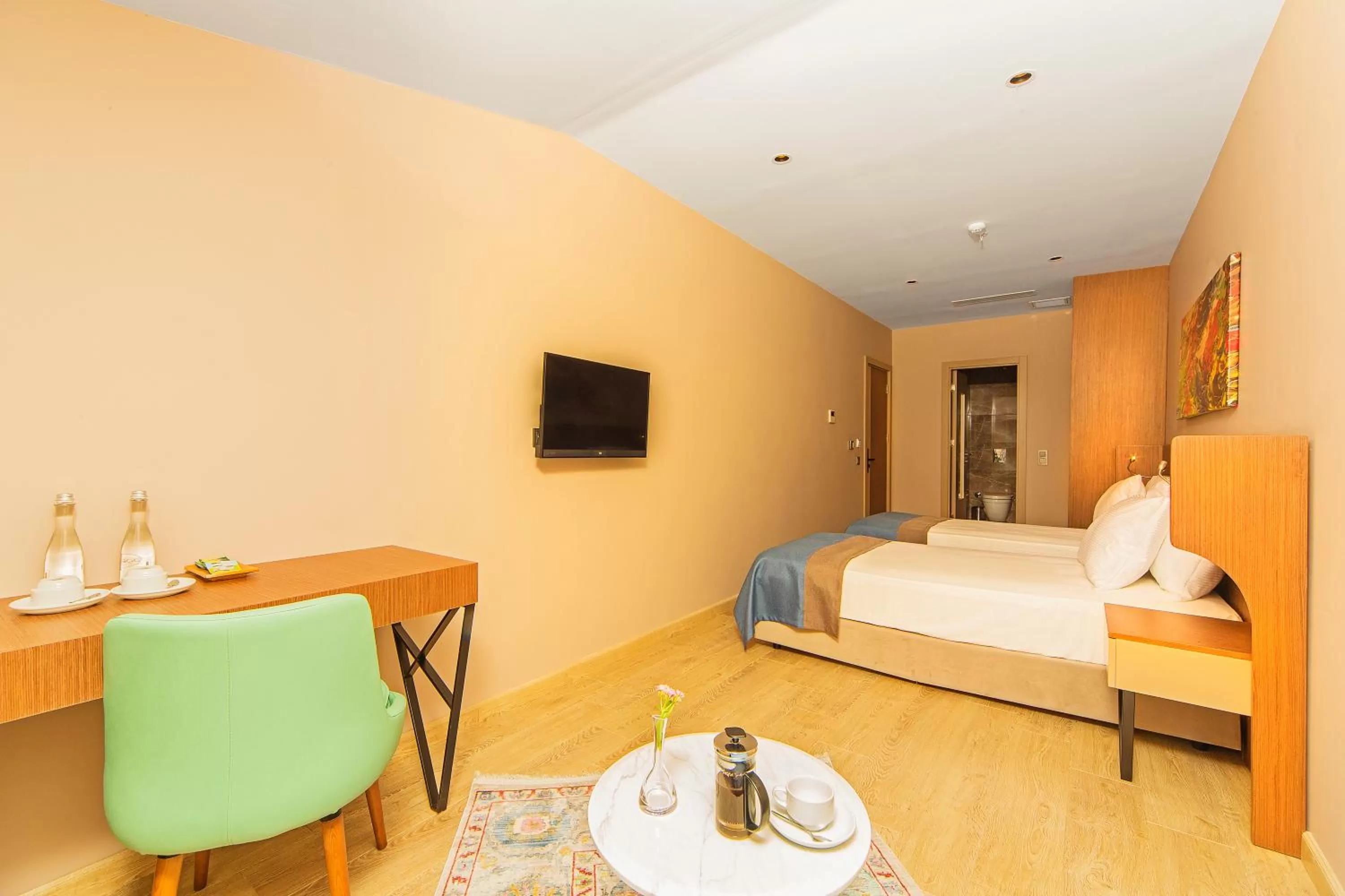 Living room, Bed in Redmont Hotel Nisantasi