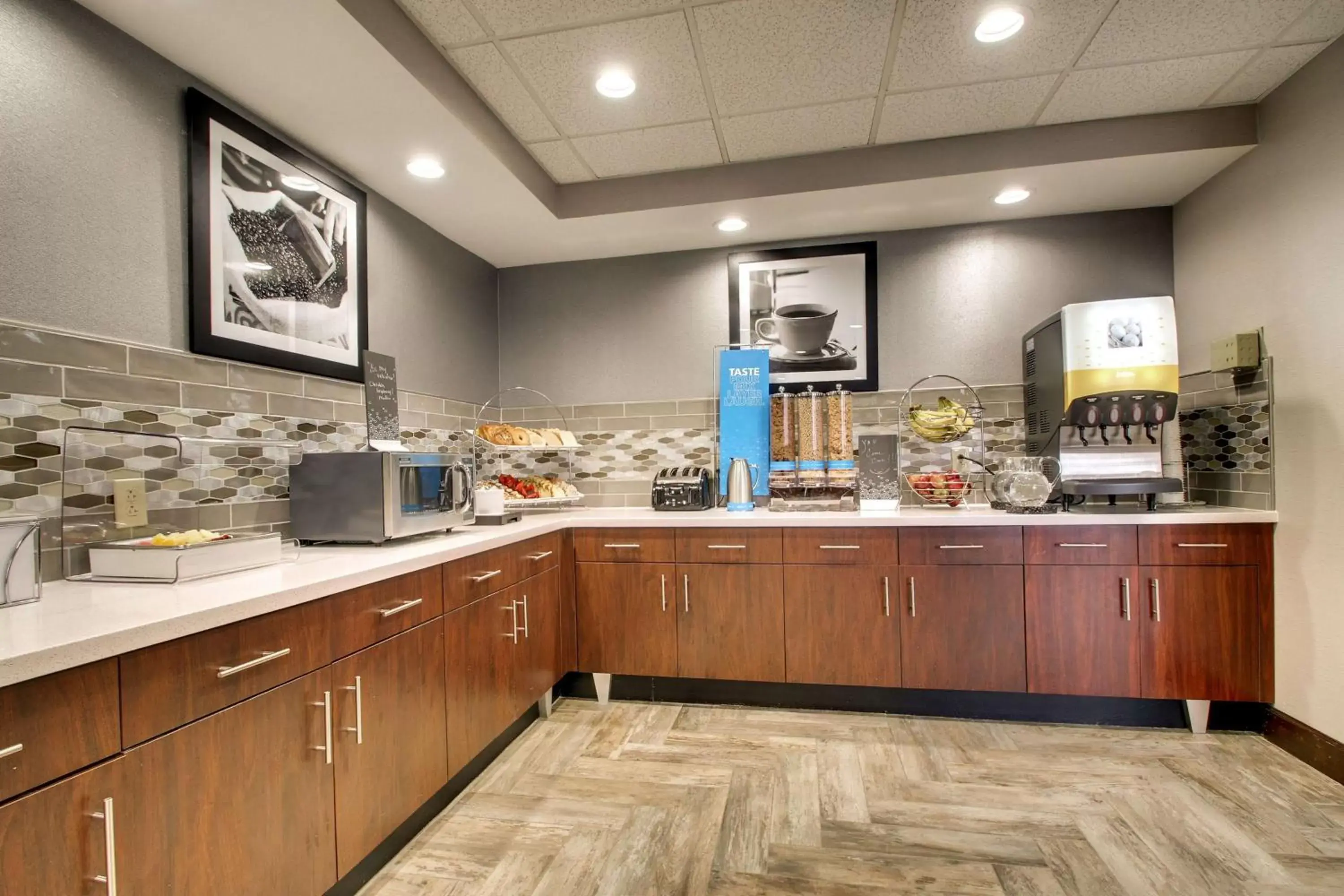 Dining area in Hampton Inn Yemassee/Point South, Sc