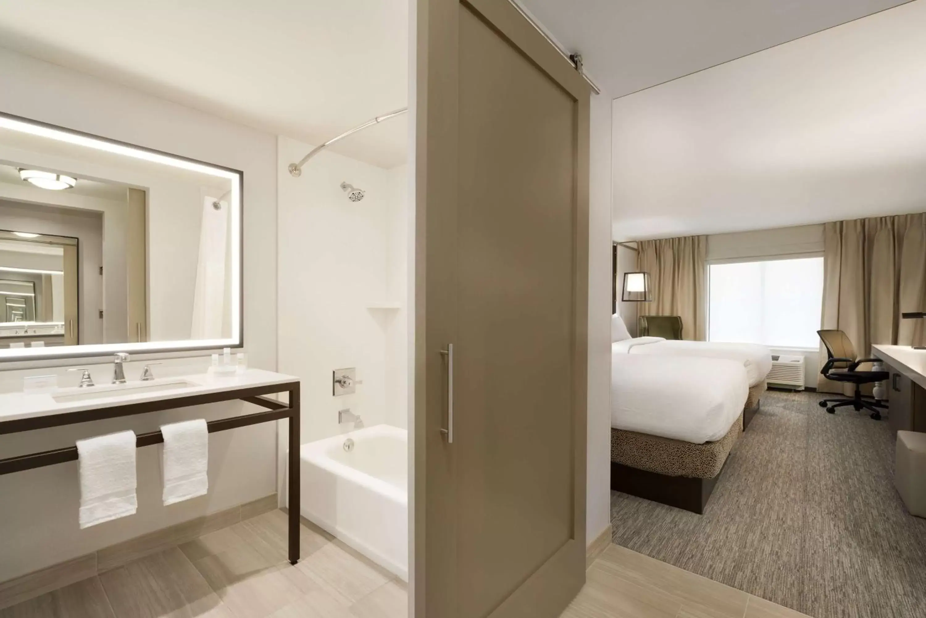 Bedroom, Bathroom in Hilton Garden Inn Newtown Square Radnor