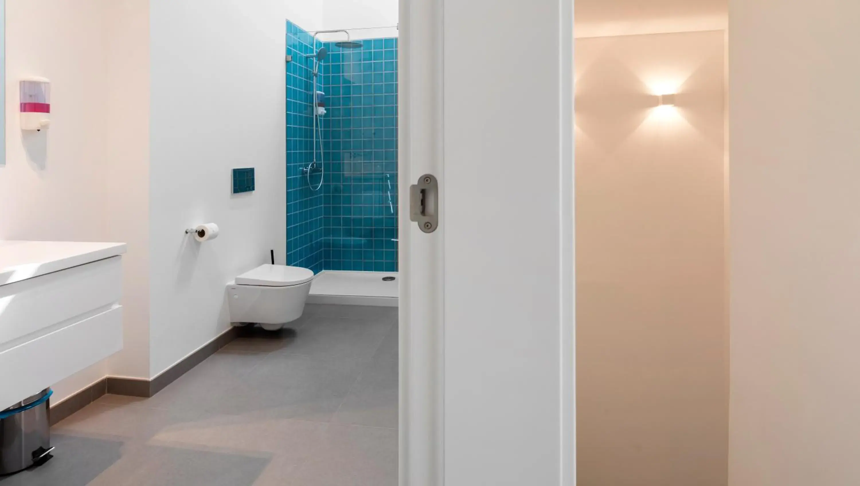 Toilet, Bathroom in Lisbon Serviced Apartments - Parque