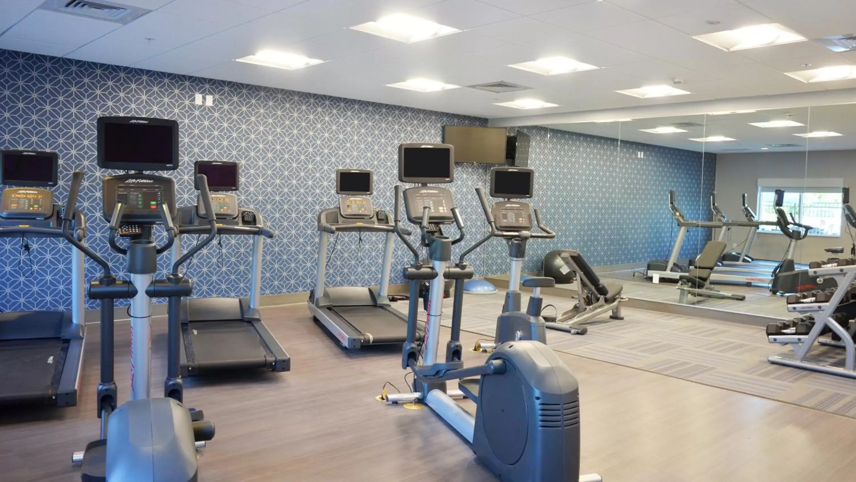 Spa and wellness centre/facilities, Fitness Center/Facilities in Holiday Inn Express & Suites - Jacksonville W - I295 and I10, an IHG Hotel