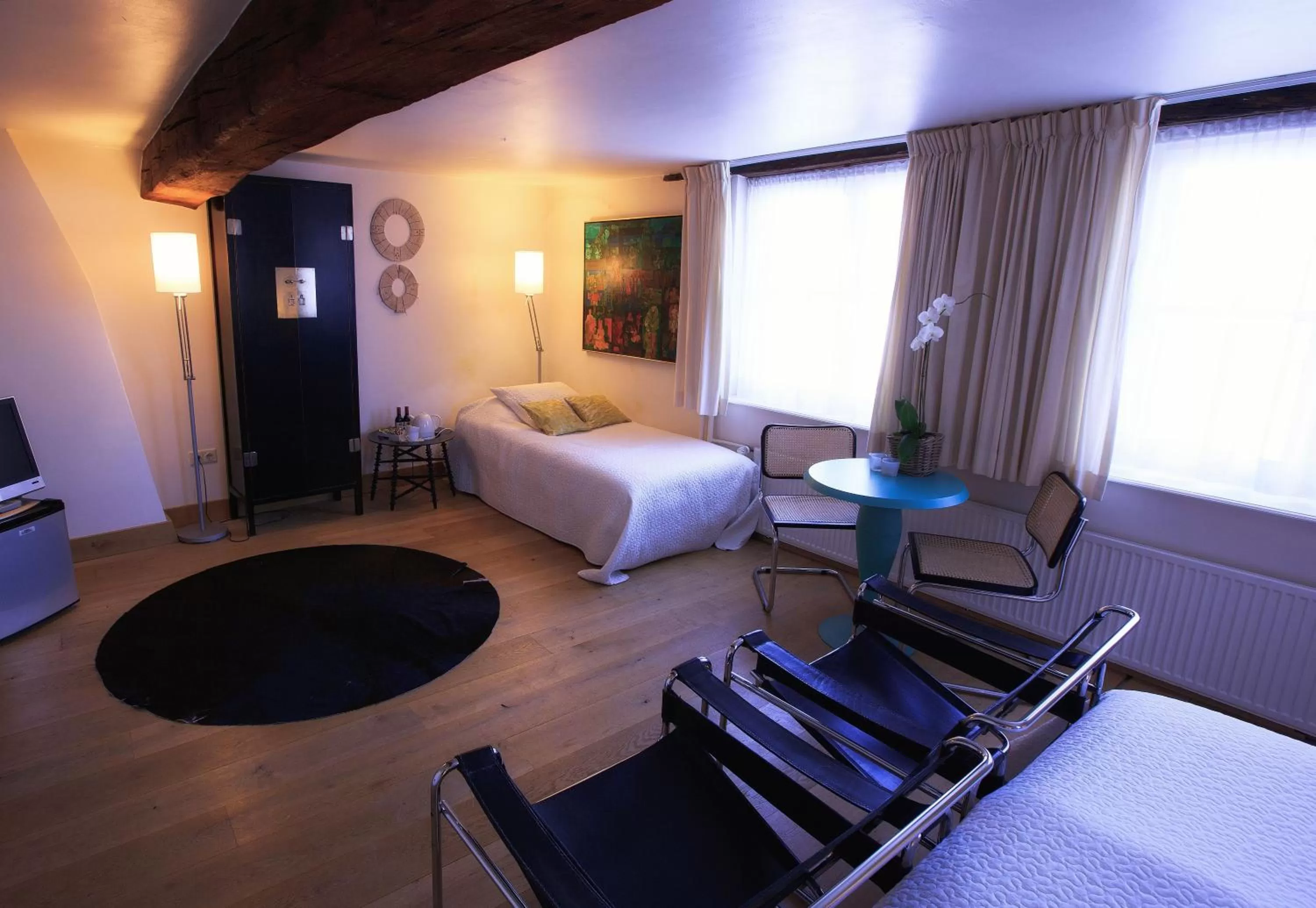 Photo of the whole room, Bed in Galerie Hotel Dis