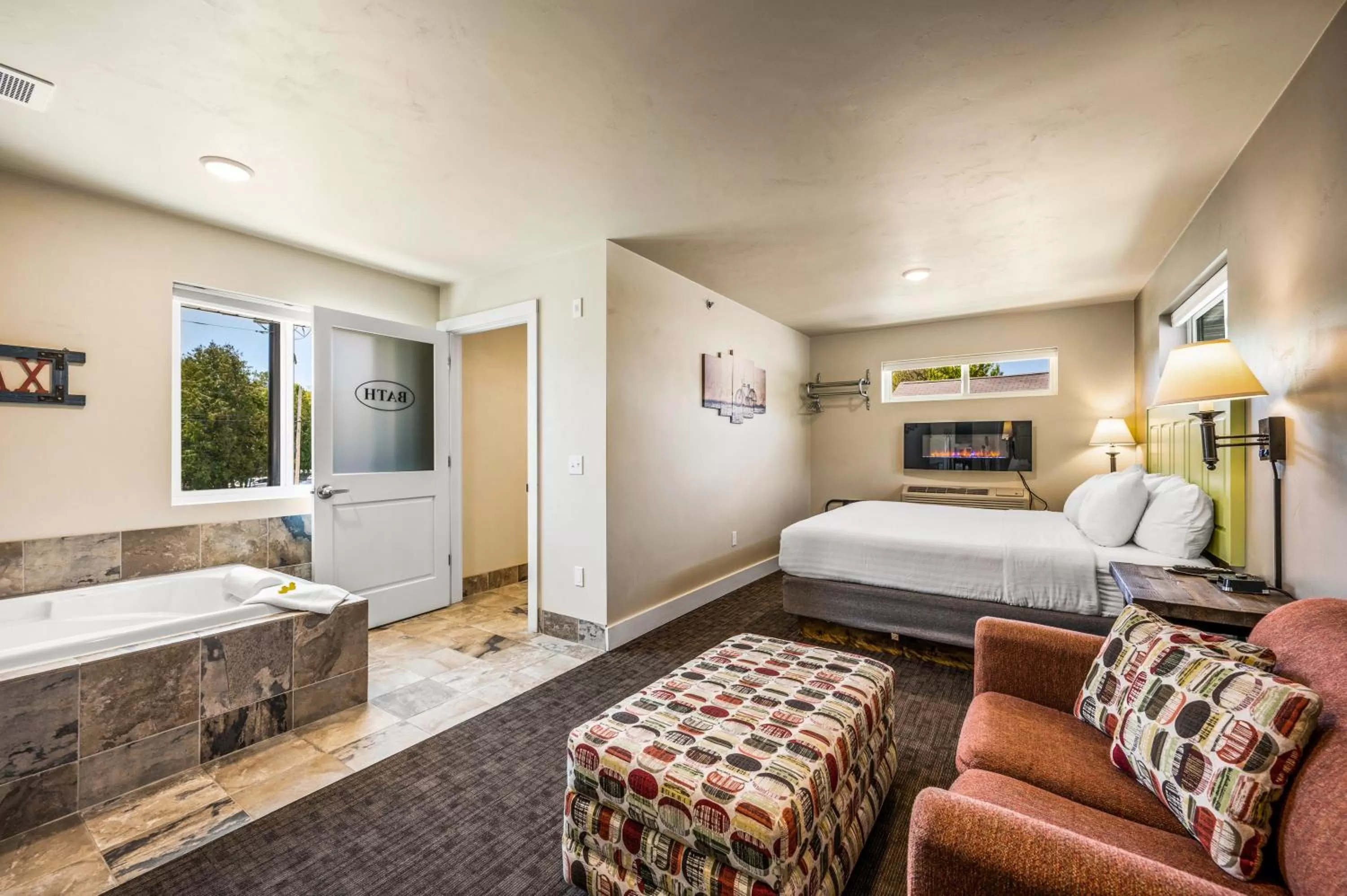 Bedroom, Bed in Julie's Park Cafe & Motel