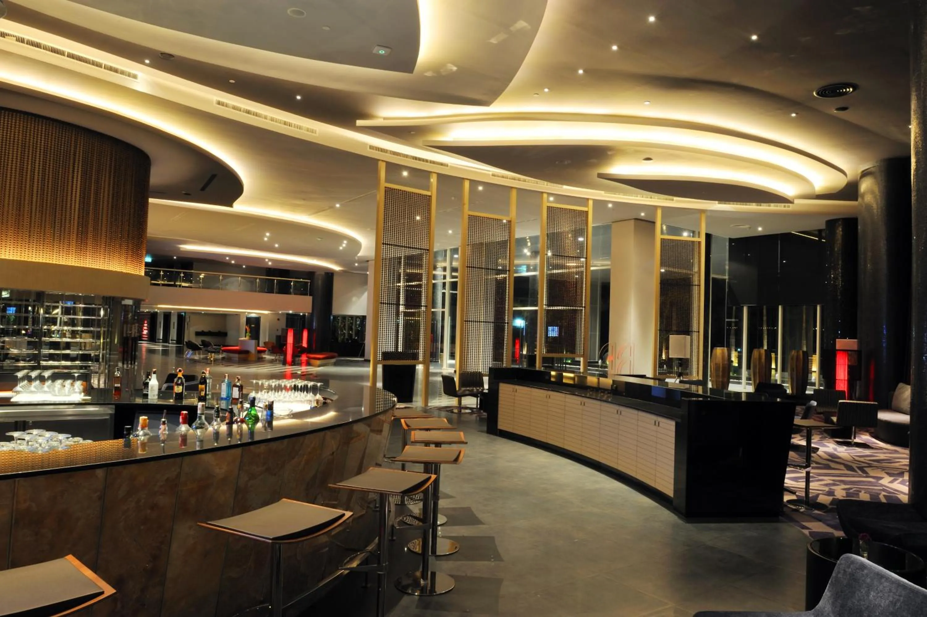 Lounge or bar in Amaranth Suvarnabhumi Hotel - Free Suvarnabhumi Airport Shuttle
