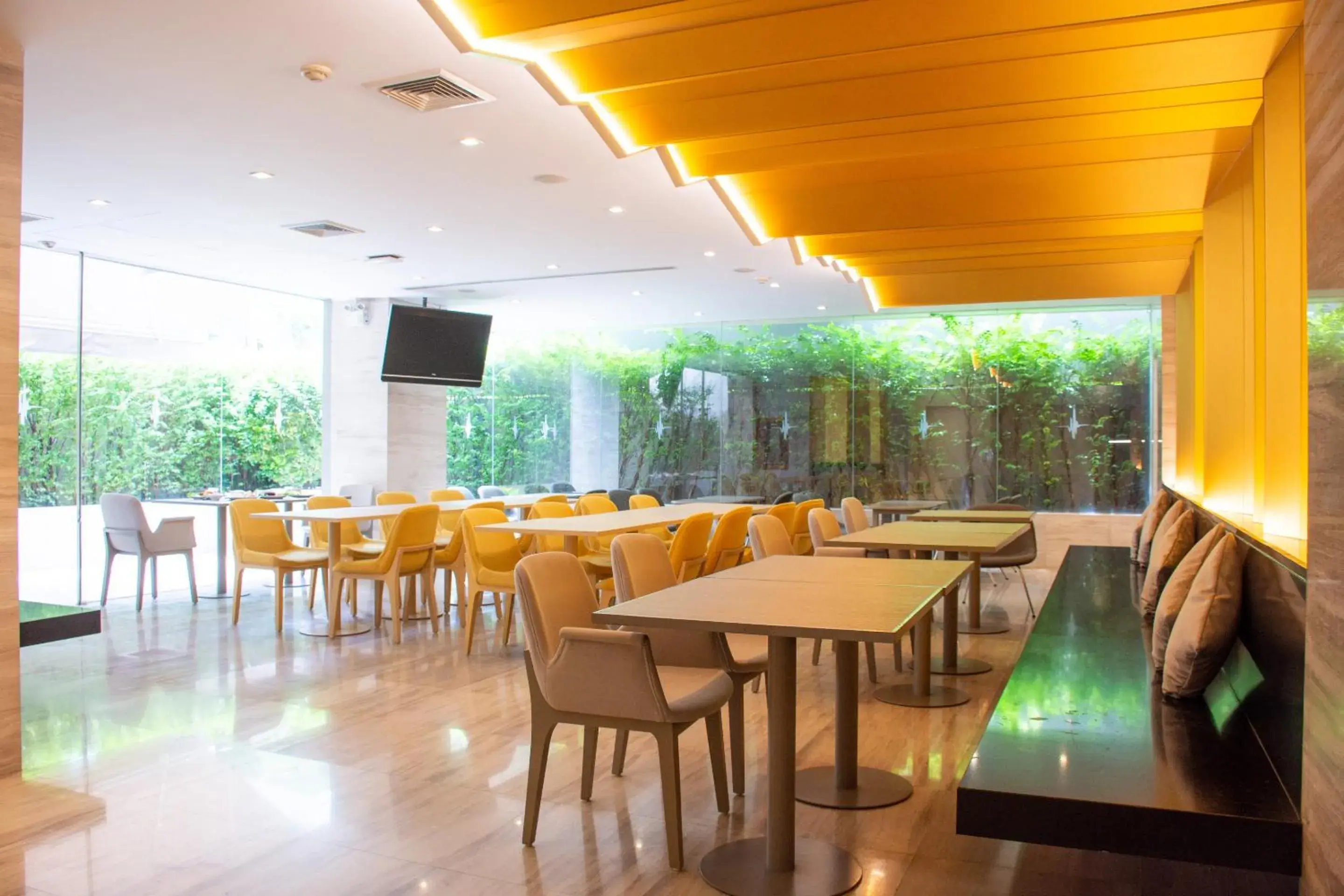 Restaurant/Places to Eat in Tango Vibrant Living Hotel