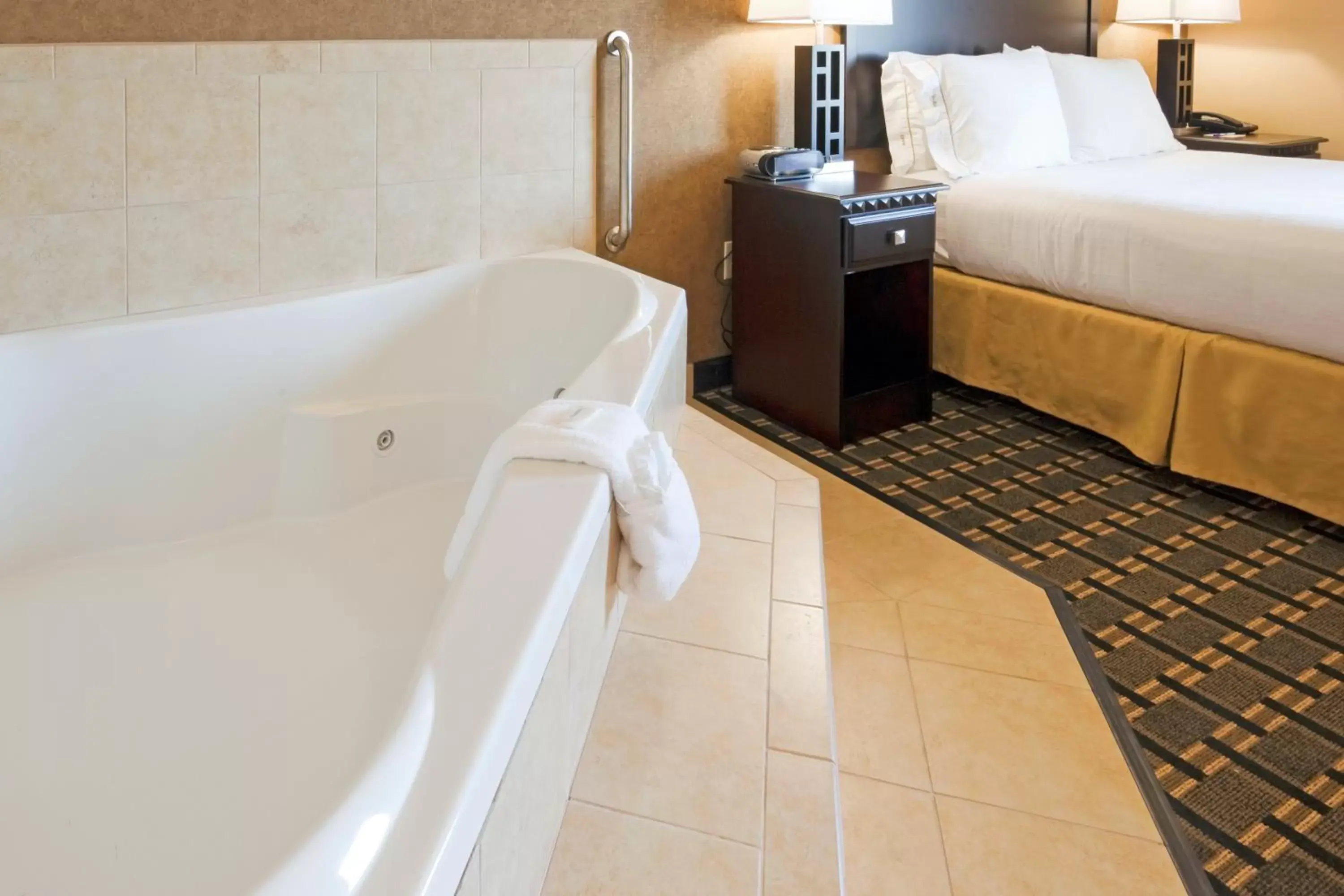 Photo of the whole room, Bathroom in Holiday Inn Express Hotel & Suites Ennis, an IHG Hotel